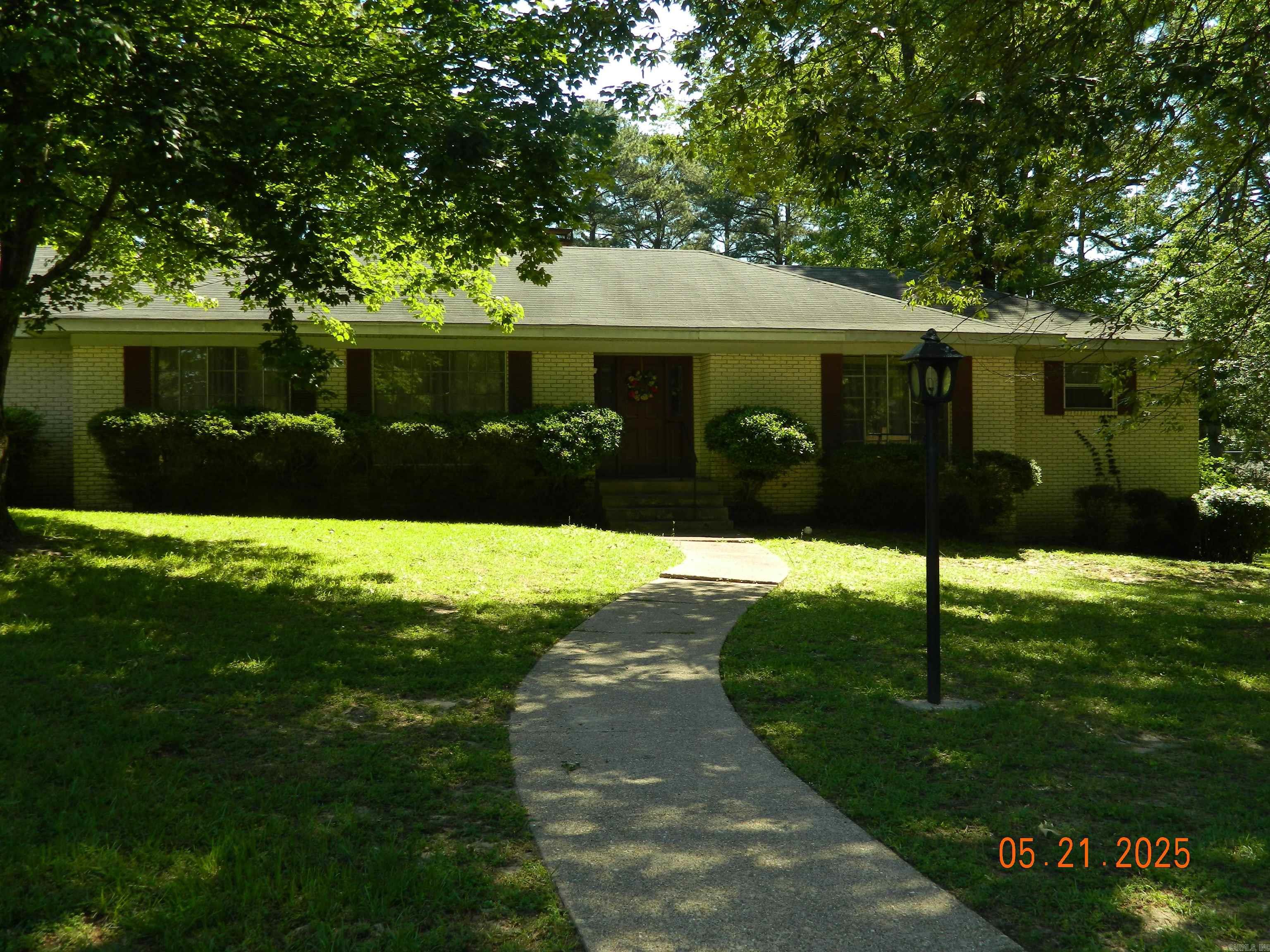 Check Out this Nice Home ,Nestled in a Cul-de-sac. A great Fenced Backyard, Covered Patio, 3 Bedroom 2 Bath, Open Concept. Close to Shopping , Medical Facilities & Schools.