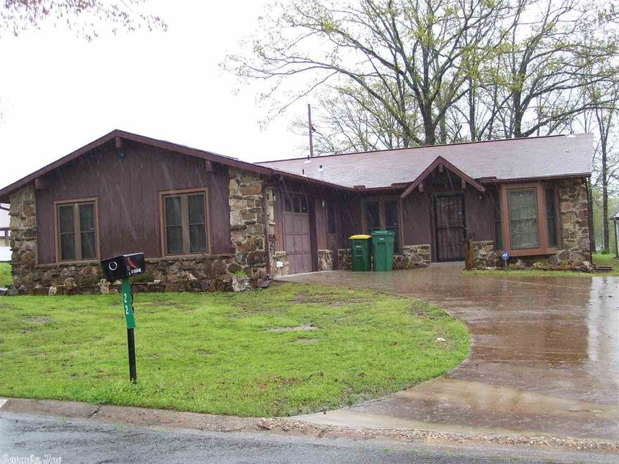 Wonderful 1 owner home with an office or 4th bedroom.  This home has new paint, carpet-2013, new toliet, floor tile, vanity, facets- master bath-2010, new toilet front bath, vanity-2013, kitchen cabinets, countertops-1999.  2 sheds in backyard-1 has power.  Nice covered porch on the back. Garage is heated/cooled .  Garage door opener-2013.  Measure of sf approx.  Agents see remarks.