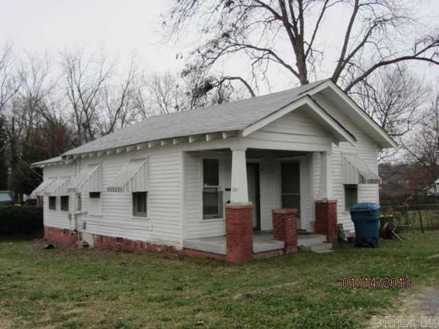 HEART OF DOWNTOWN WAITING FOR YOUR IMAGINATION TO SPRUCE HER BACK UP TO ORIGINAL GLORY BIG FRONT PORCH AND COVERED AWNINGS ON THE WINDOWS.  NO SELLERS DISCLOSURE SOLD AS IS WHERE IS BUYER RESPONSIBLE FOR TURNING ON UTILITIES FOR ANY INSPECTIONS.