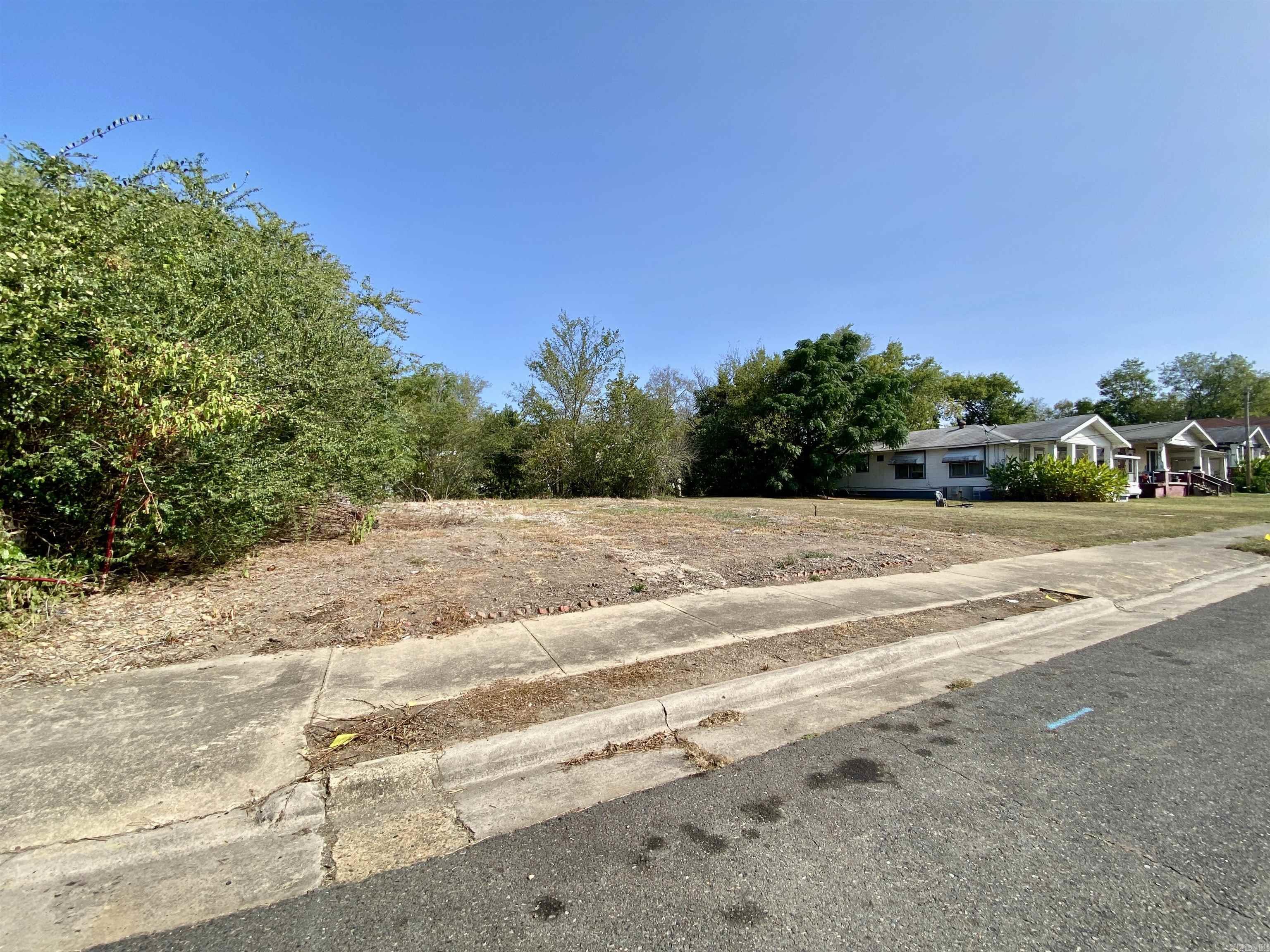 City Lot within View of Hot Springs Convention Center. Walking distance to great locations like Spencer's Corner. All utilities are on site.