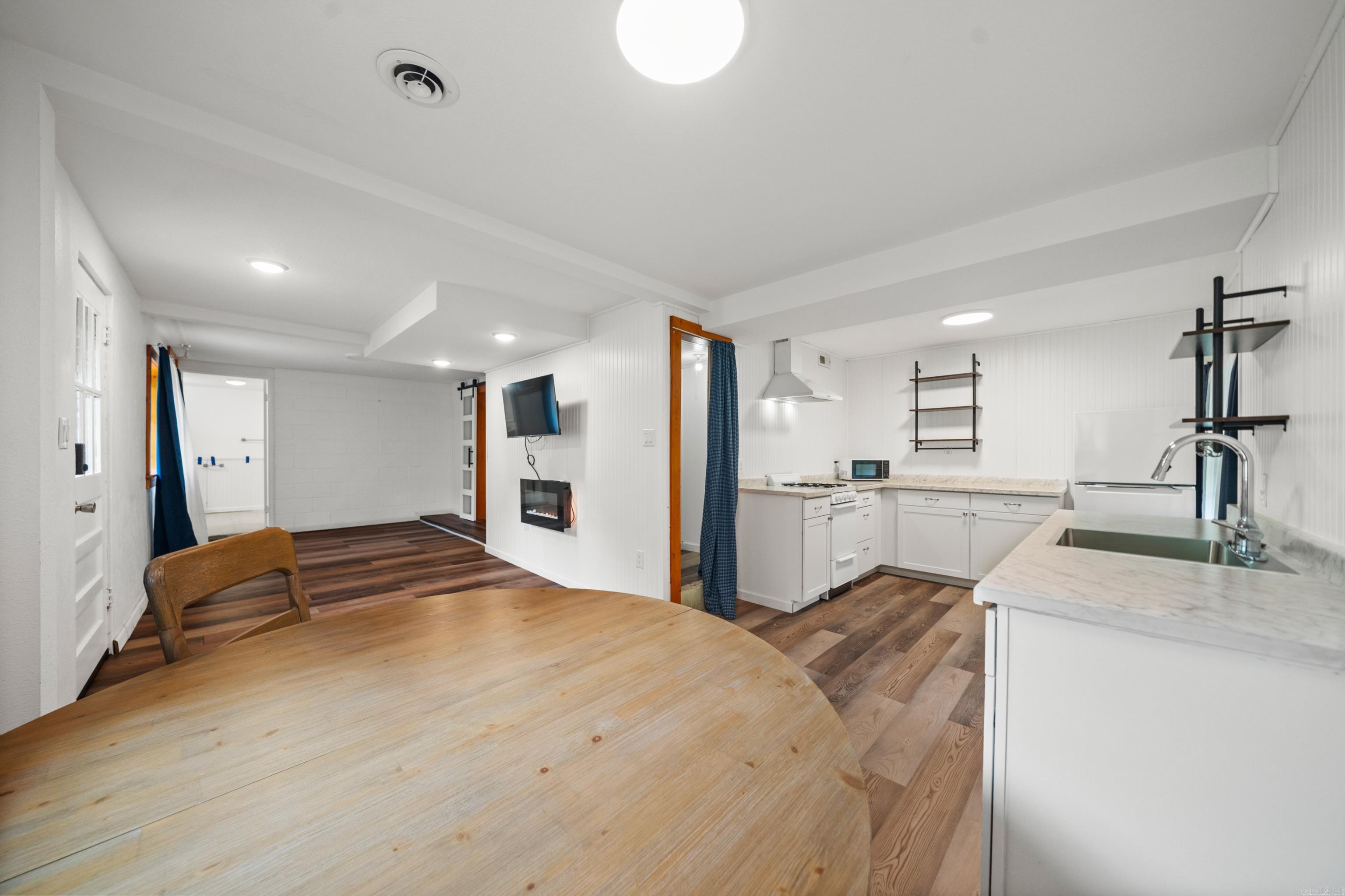 HSR BLK - Residential Income