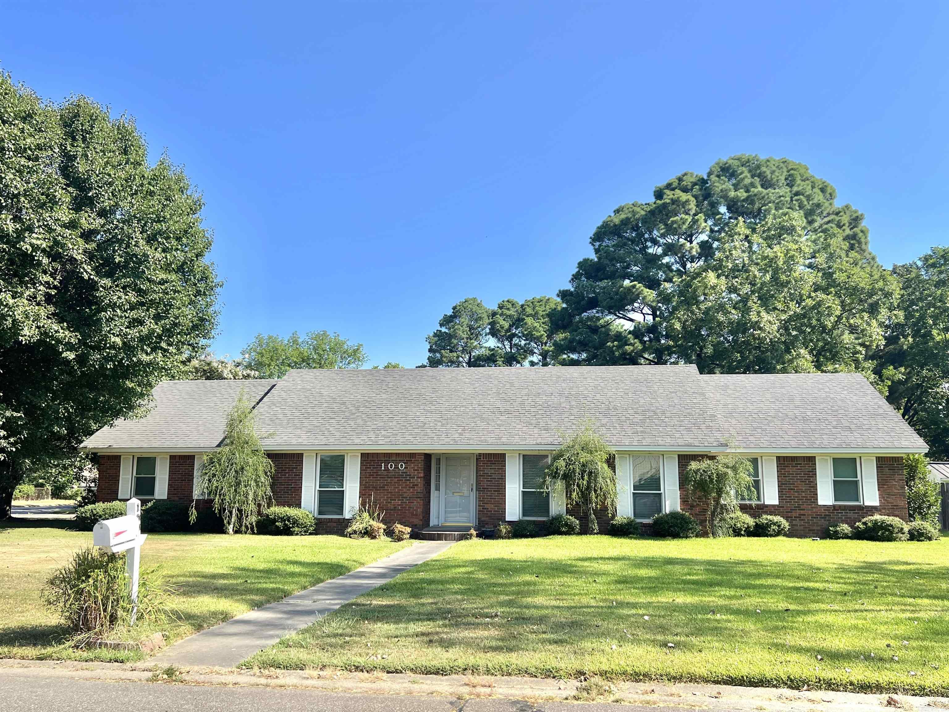 Well maintained home located on a large lot. Home features 3 bedrooms, 2 baths, large den area with fireplace and formal living area. Kitchen features double ovens, breakfast bar, refrigerator to convey. Split floor plan with spacious bedrooms, large closets. Formal dining area, large laundry room. Roof replaced 2019, some kitchen updates, new windows installed. Two car garage with extra small work shop area. Detached wired garage/shop area, fenced yard. Better look at me quick, this one won't last long. Call for your tour today. SEE AGENT REMARKS!