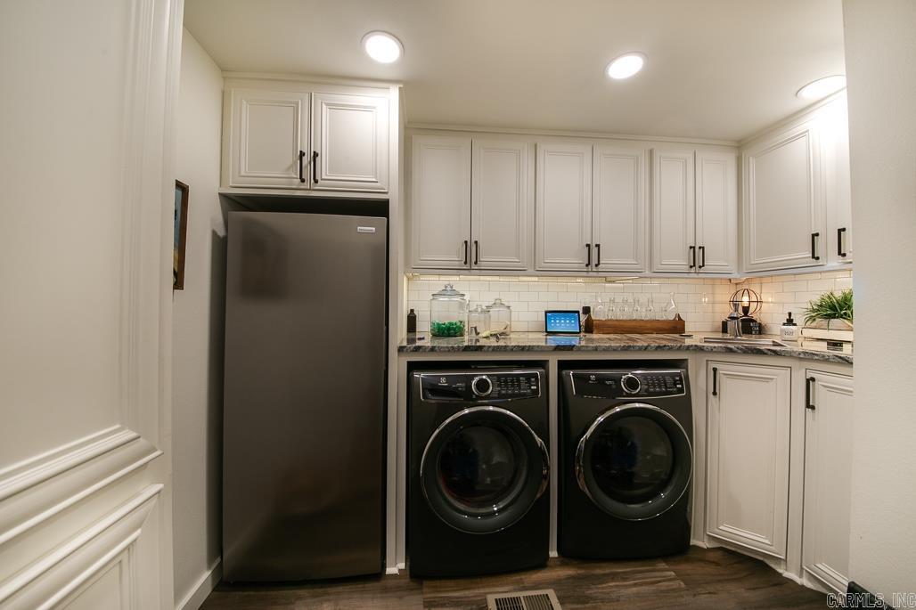 GLADEWOOD HEIGHTS - Residential