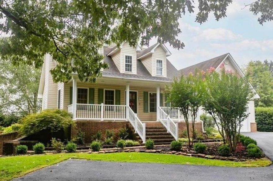 This Colonial style home offers 3 bedrooms, 3.5 bathrooms, a bonus room, a completed walk out basement, and safe room located in the basement, all sitting on nearly 1 acre in the Valley View school district.