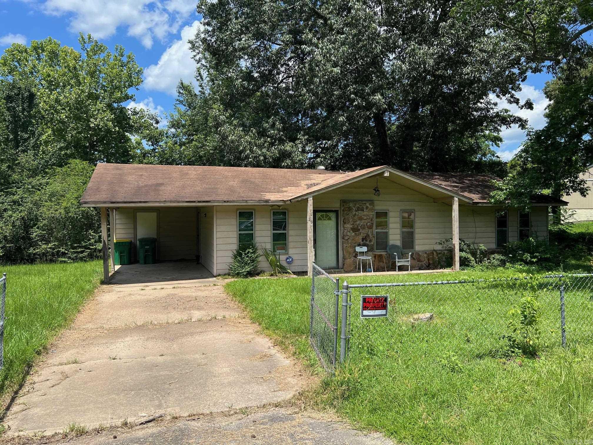 Good Bones, Fixer Upper House 3 bed 1.5 bath