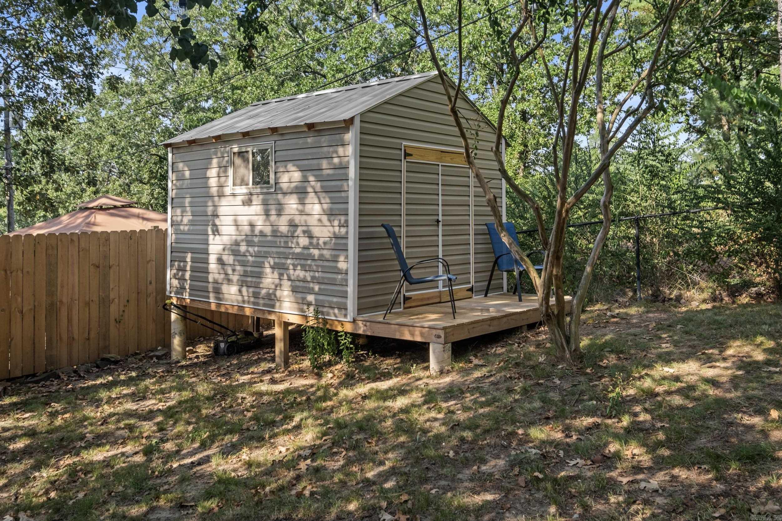 GLENOAKS - Residential