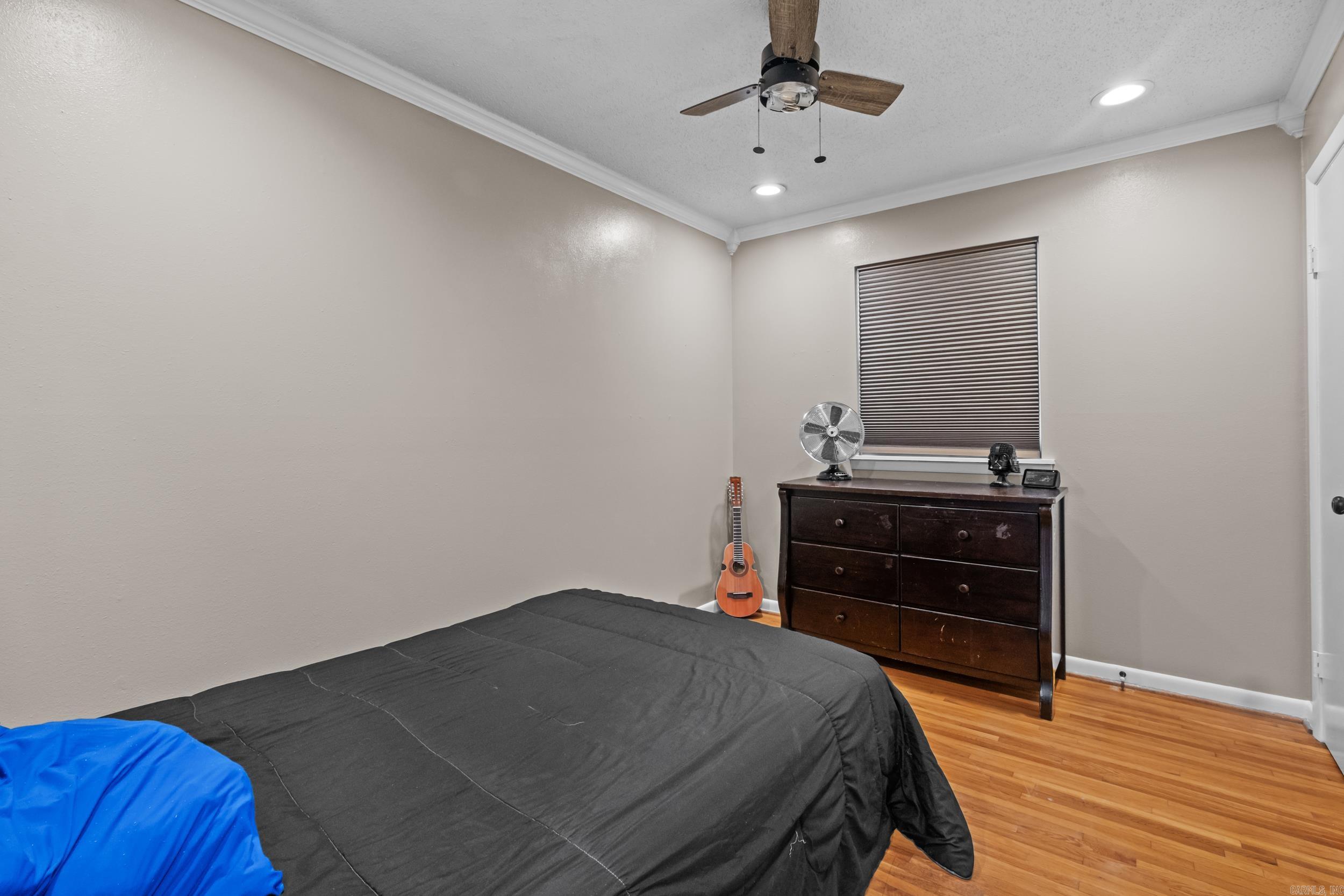 GLENOAKS - Residential