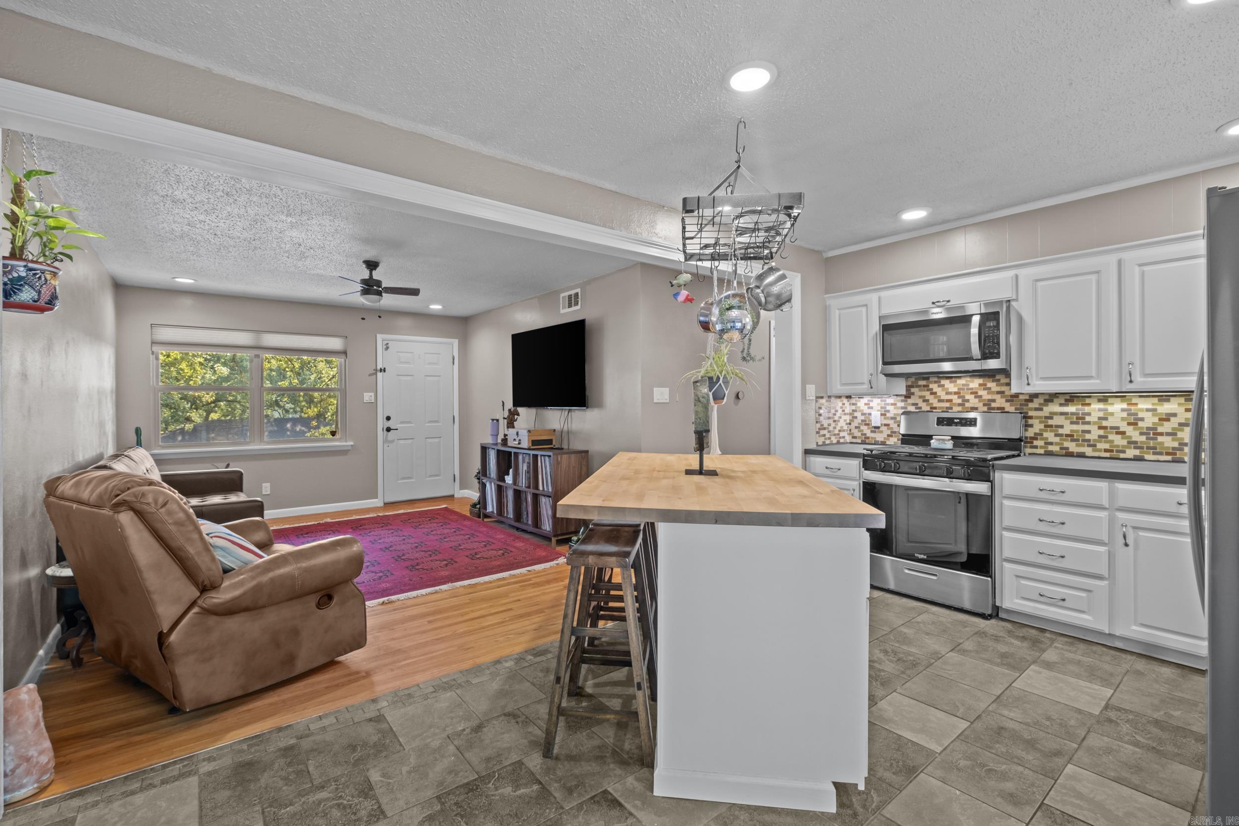 GLENOAKS - Residential