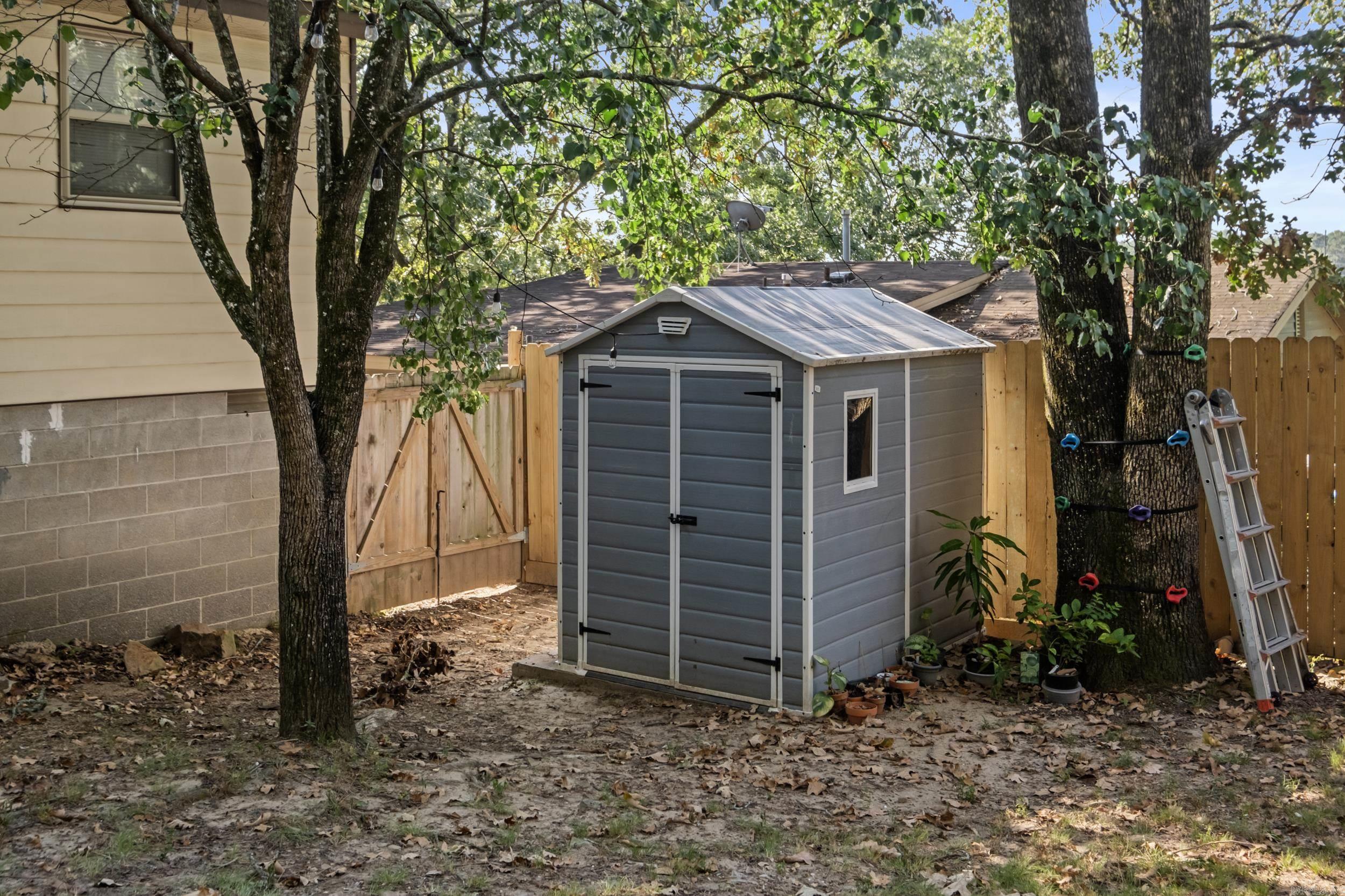 GLENOAKS - Residential