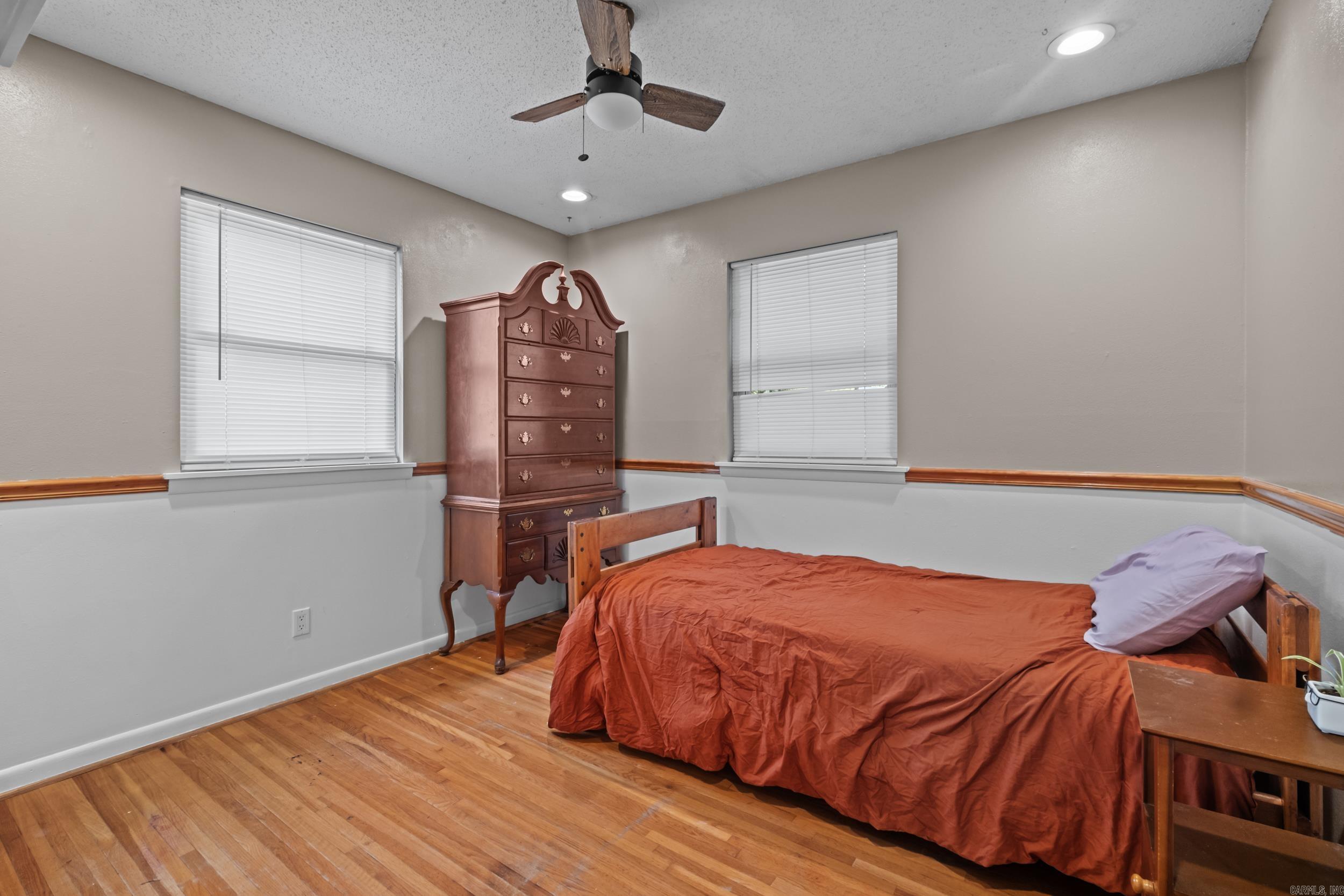 GLENOAKS - Residential