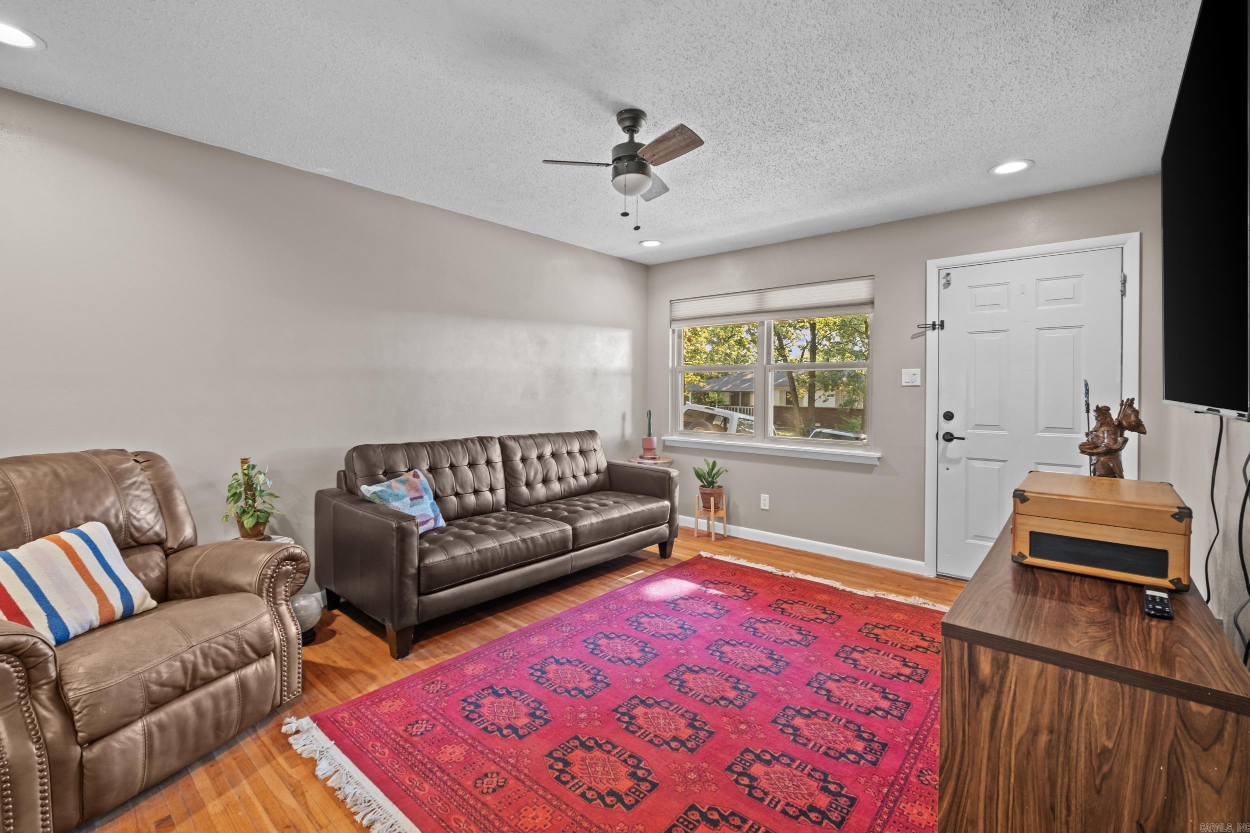 GLENOAKS - Residential