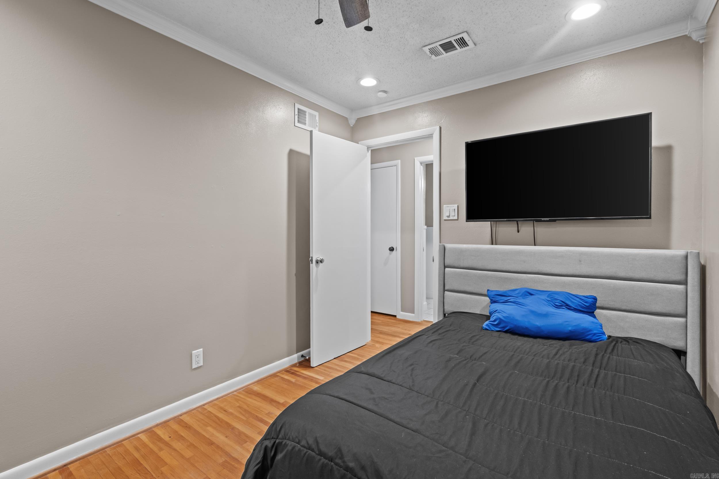 GLENOAKS - Residential