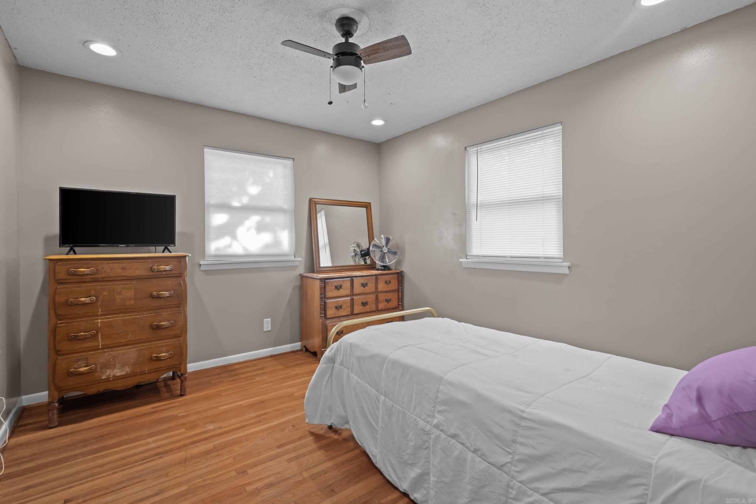 GLENOAKS - Residential