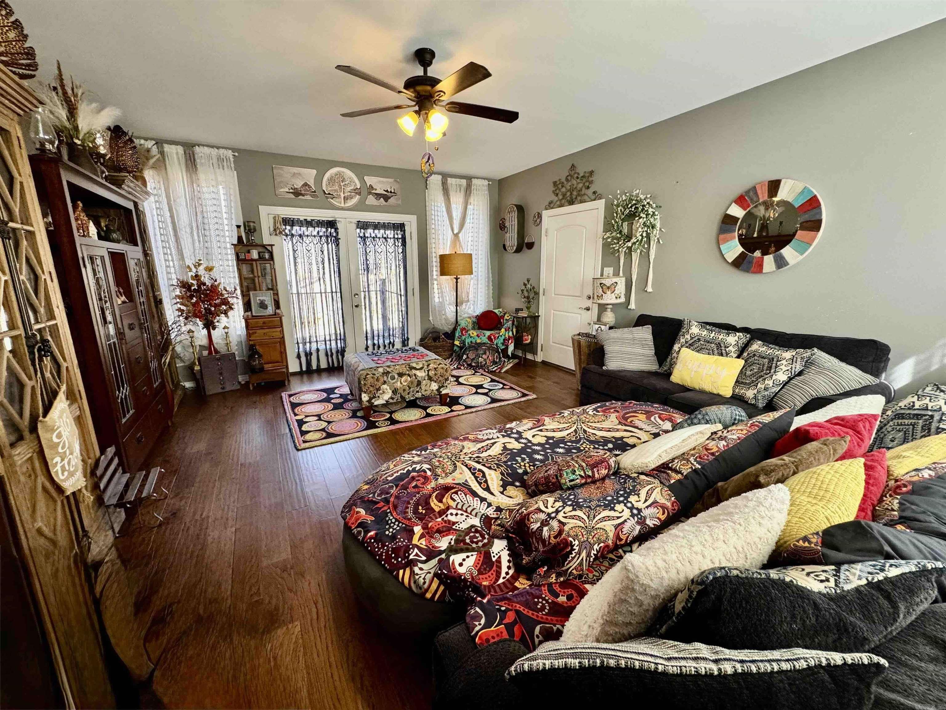 INDIAN HILLS - Residential