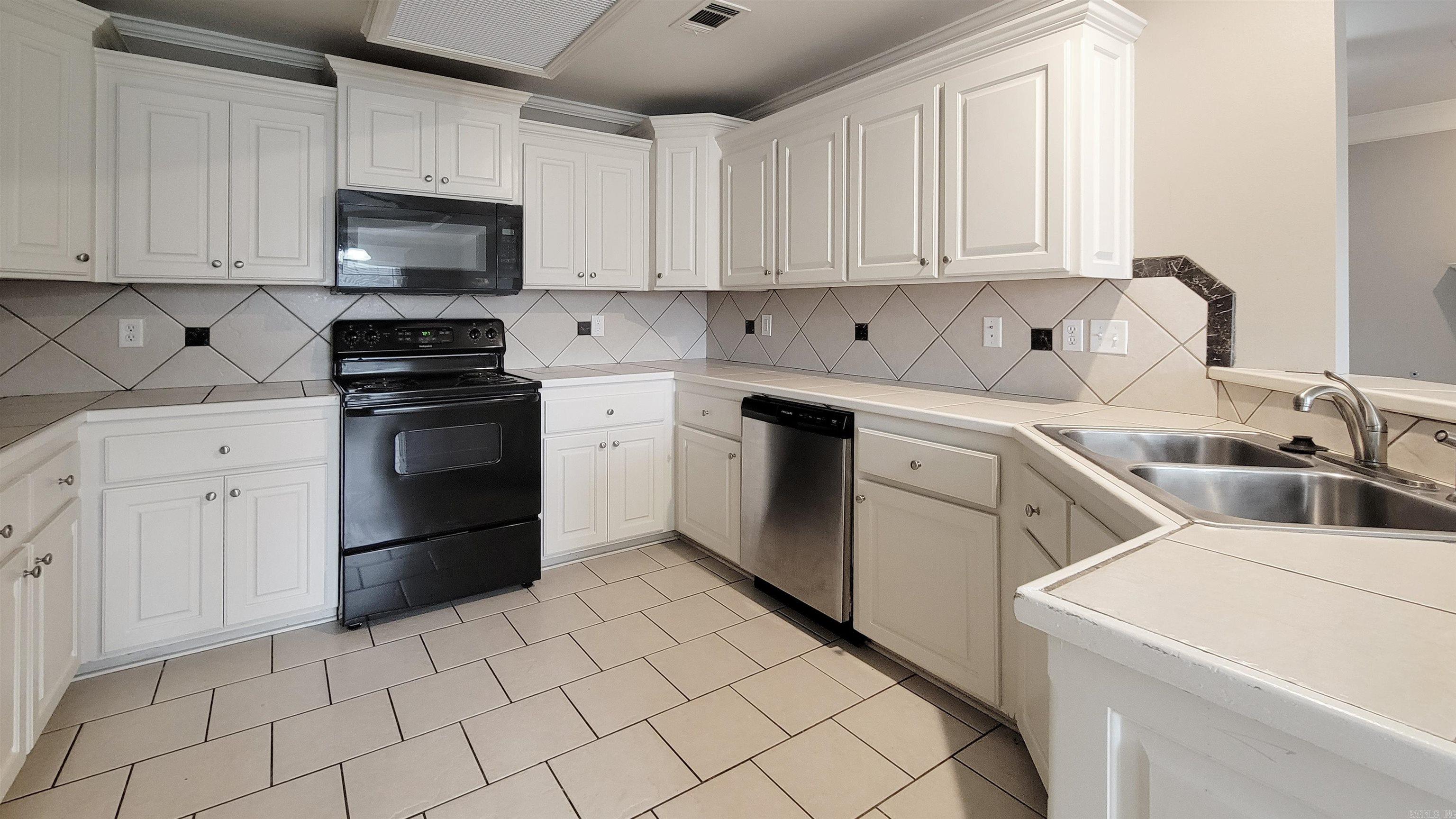 BENTLEY COURT - Residential