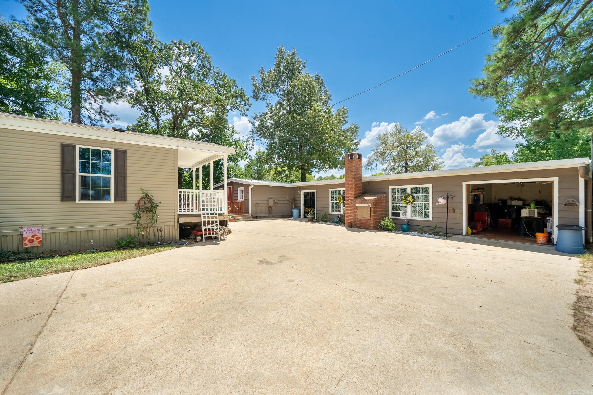 One of a kind place on the Cossatot River! Two separate dwellings all with breathtaking views and a wraparound porch! Perfect for future vacation rentals or your weekend getaway. First home is a 1999 Mobile home with 2556 sqft. 3 bedrooms 2 baths with a new Generac generator propane tank in Spring of 2024. Second home is a 2016 Mobile home with 896 sqft 2 bedrooms 1 bath.