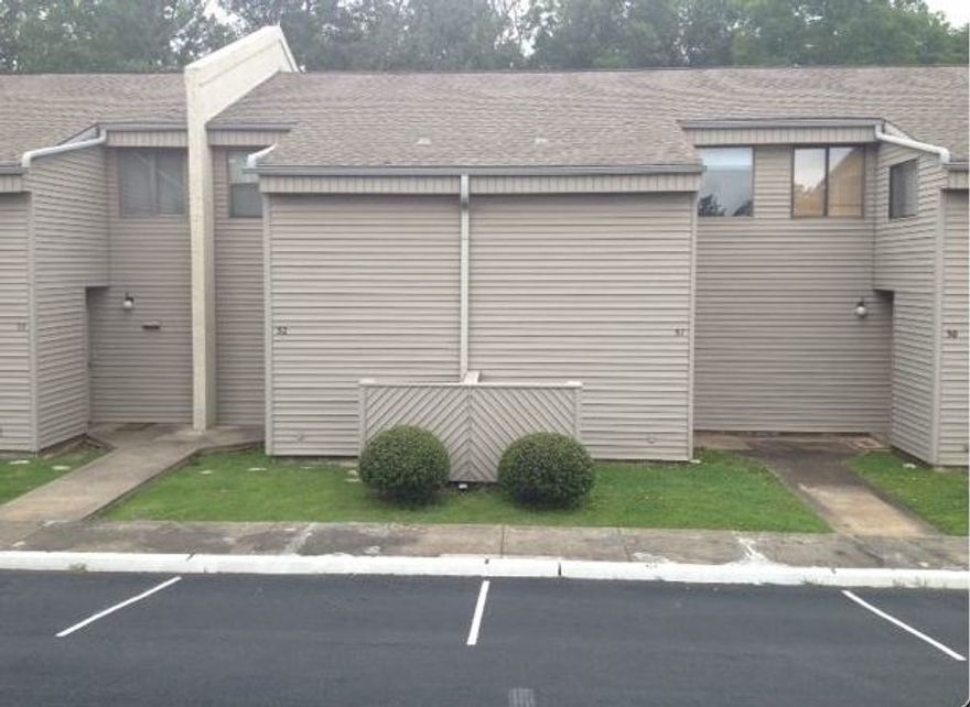 Reduced - Don't miss out on this great 2br/1.5ba condo in the Fairfield Bay Community.  It is located convenient to the fitness center, library, shopping, golf, and everything else Fairfield Bay has to offer.  This is a Fannie Mae HomePath property.  Learn more at www.HomePath.com.  (AGENTS PLEASE REVIEW CONFIDENTIAL REMARKS FOR NEW FANNIE MAE OFFER SUBMISSION PROCESS)