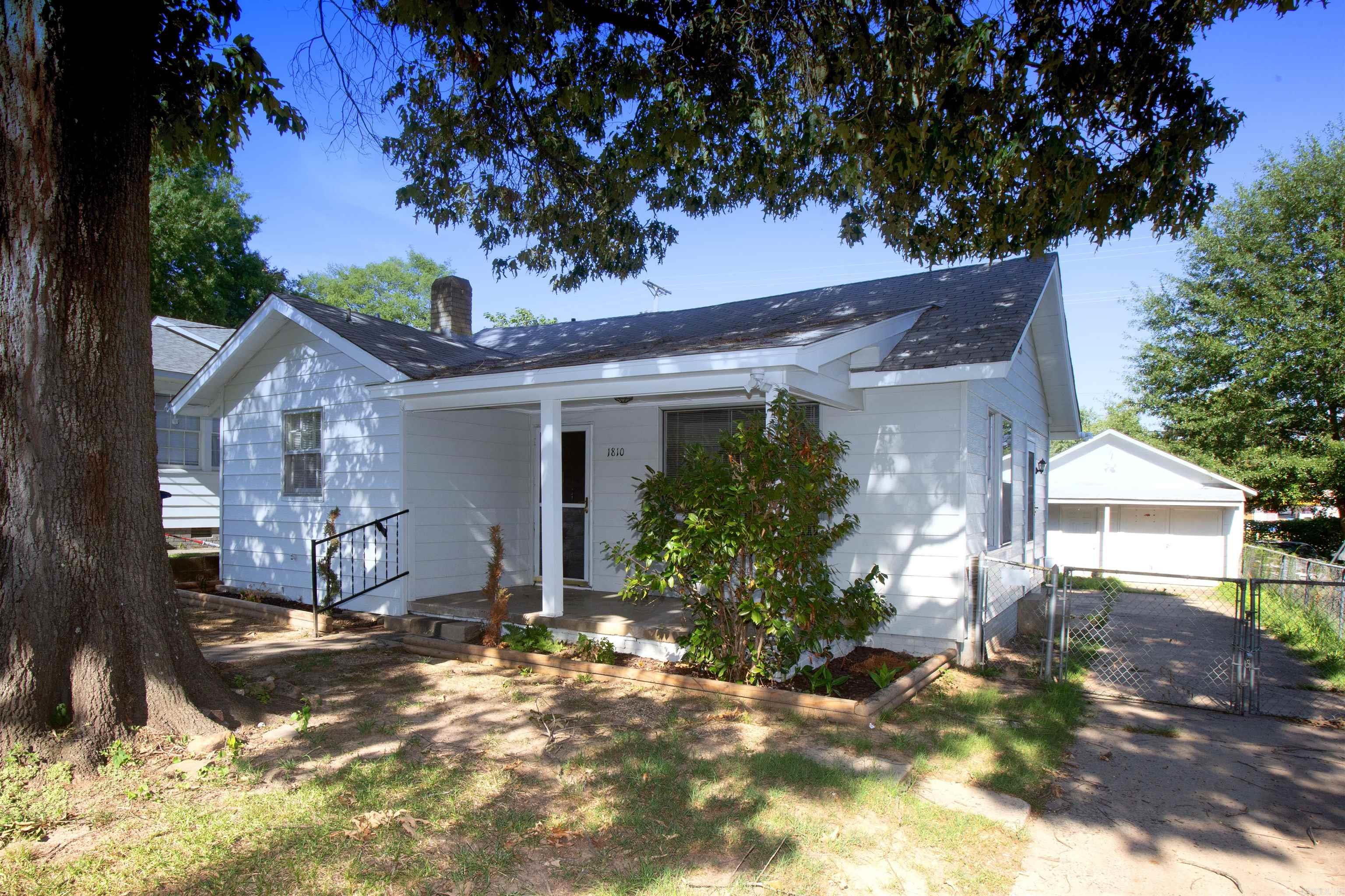 Recently remodeled home located in NLR, Close to restaurants and other businesses. The property has lots of updates as in all new flooring, paint, counter tops, and more! perfect starter home or would make a great investment to add to pro-folio no SPD as seller never lived at the property. Agents see remarks for showings. New Pictures! Two year lease, $930.00 a month