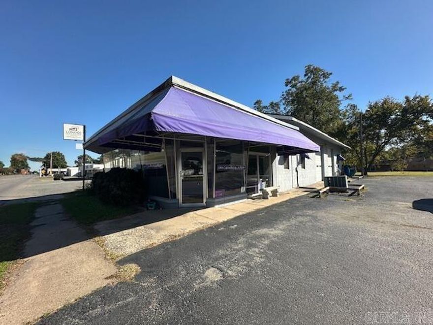 Over 2,700 sq ft of opportunity! High-traffic location with highway frontage ~ perfect for your next business! Roof was replaced in 2024  ****AGENTS SEE REMARKS****