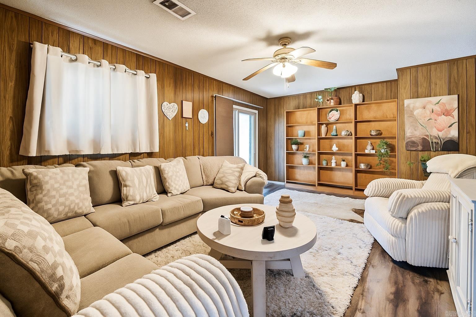 CIRCLE LAKE - Residential