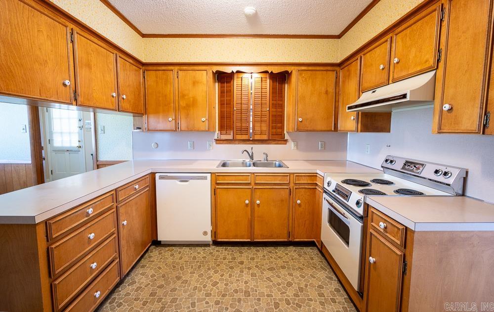 Leawood Manor 1st - Residential