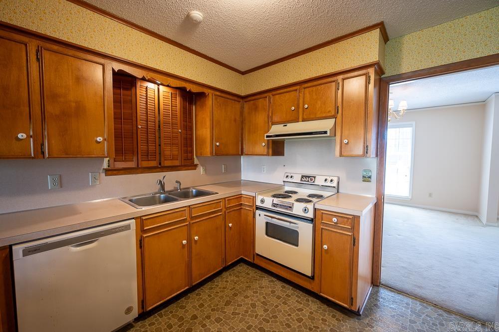 Leawood Manor 1st - Residential