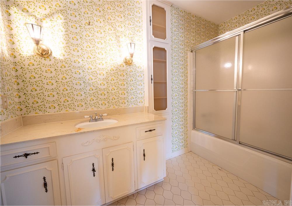 Leawood Manor 1st - Residential