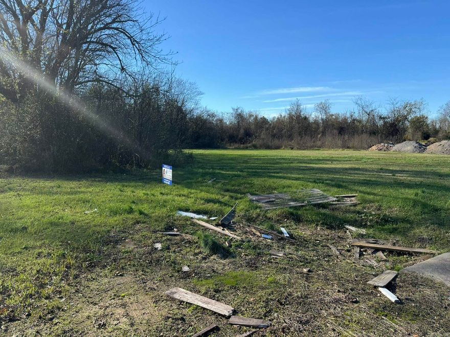 Build Your Dream or Invest Smart! This cleared, ready-to-build lot is a fantastic opportunity to bring your vision to life. Perfect for residential development or investment, this property boasts unbeatable convenience with easy access to major roads, top schools, and vibrant shopping destinations. A rare find with endless possibilities—don’t let this prime parcel slip through your fingers!