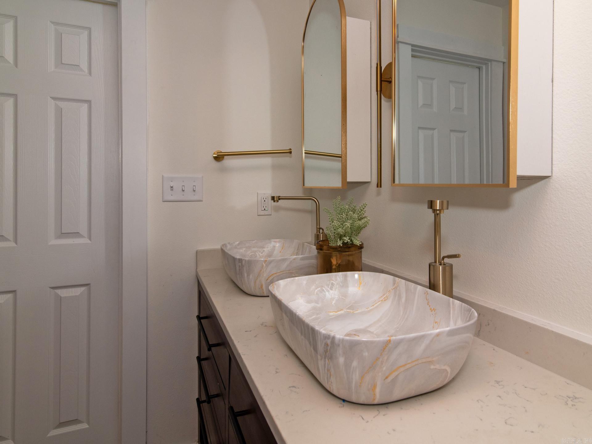 LUDINGTON HGTS - Residential