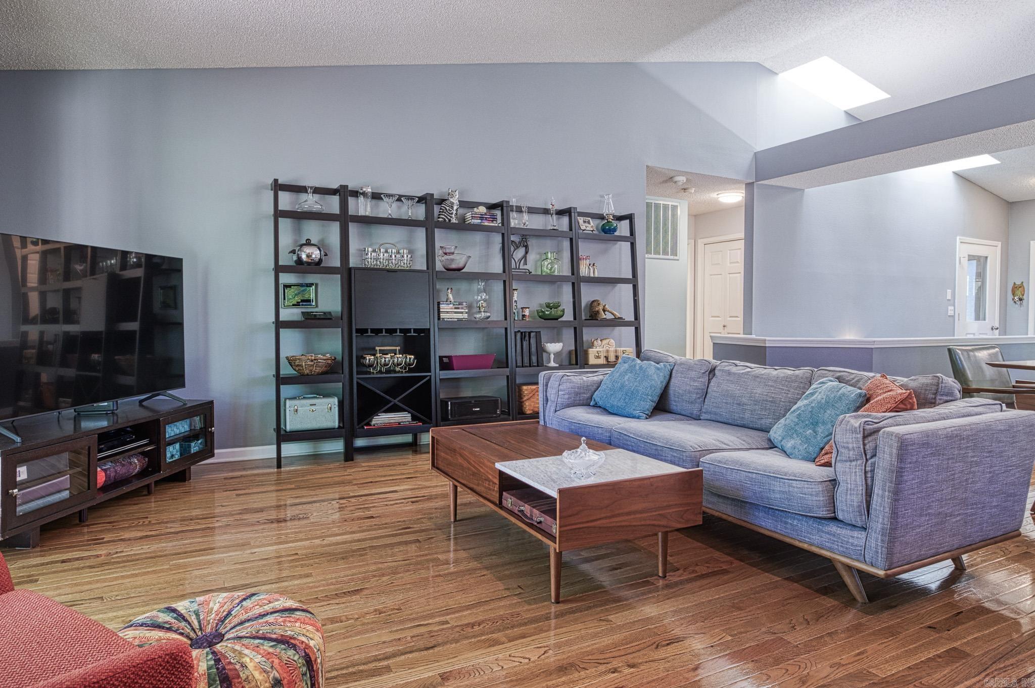 VILLA ALEGRE COURTS - Residential