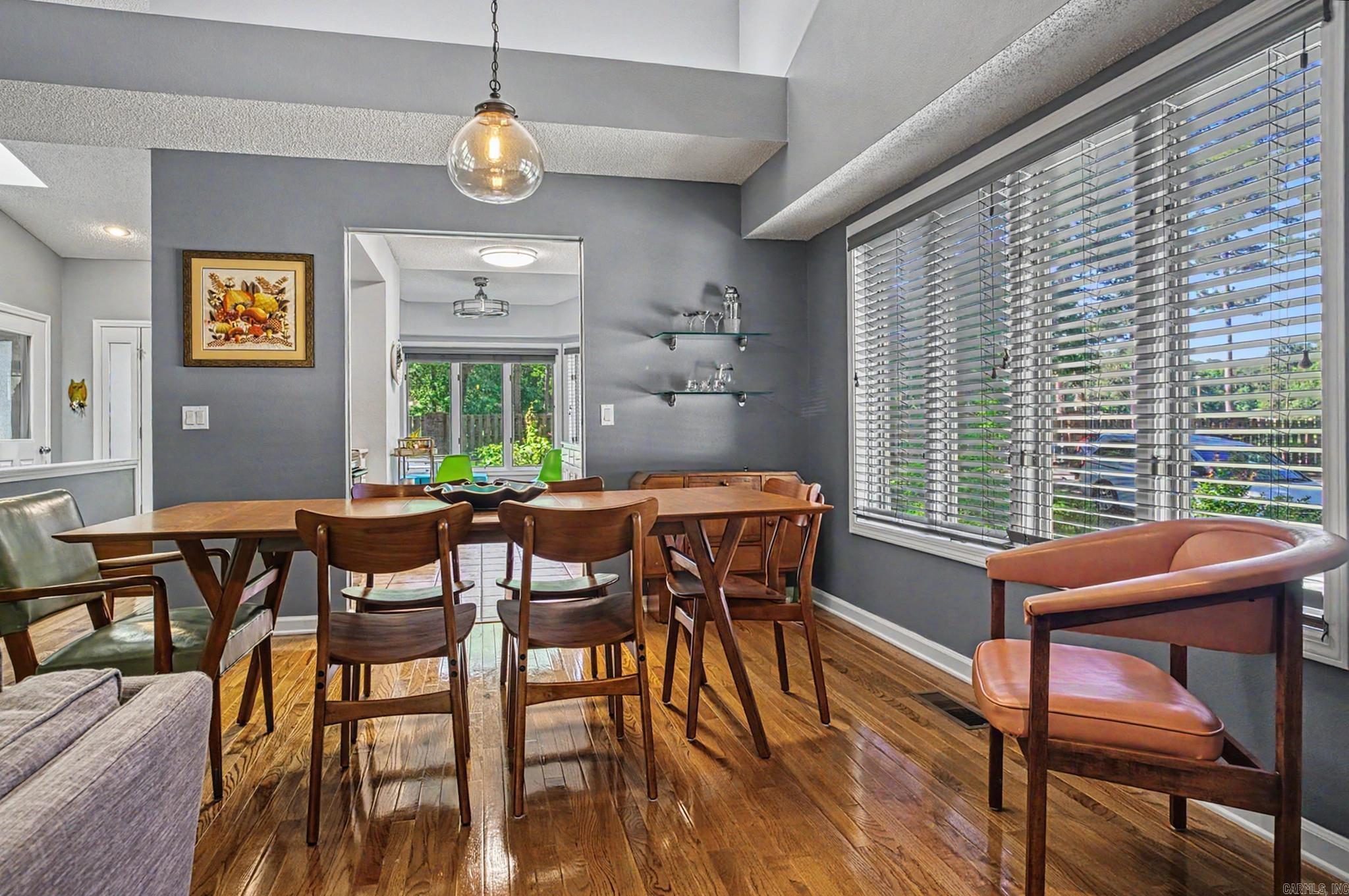 VILLA ALEGRE COURTS - Residential