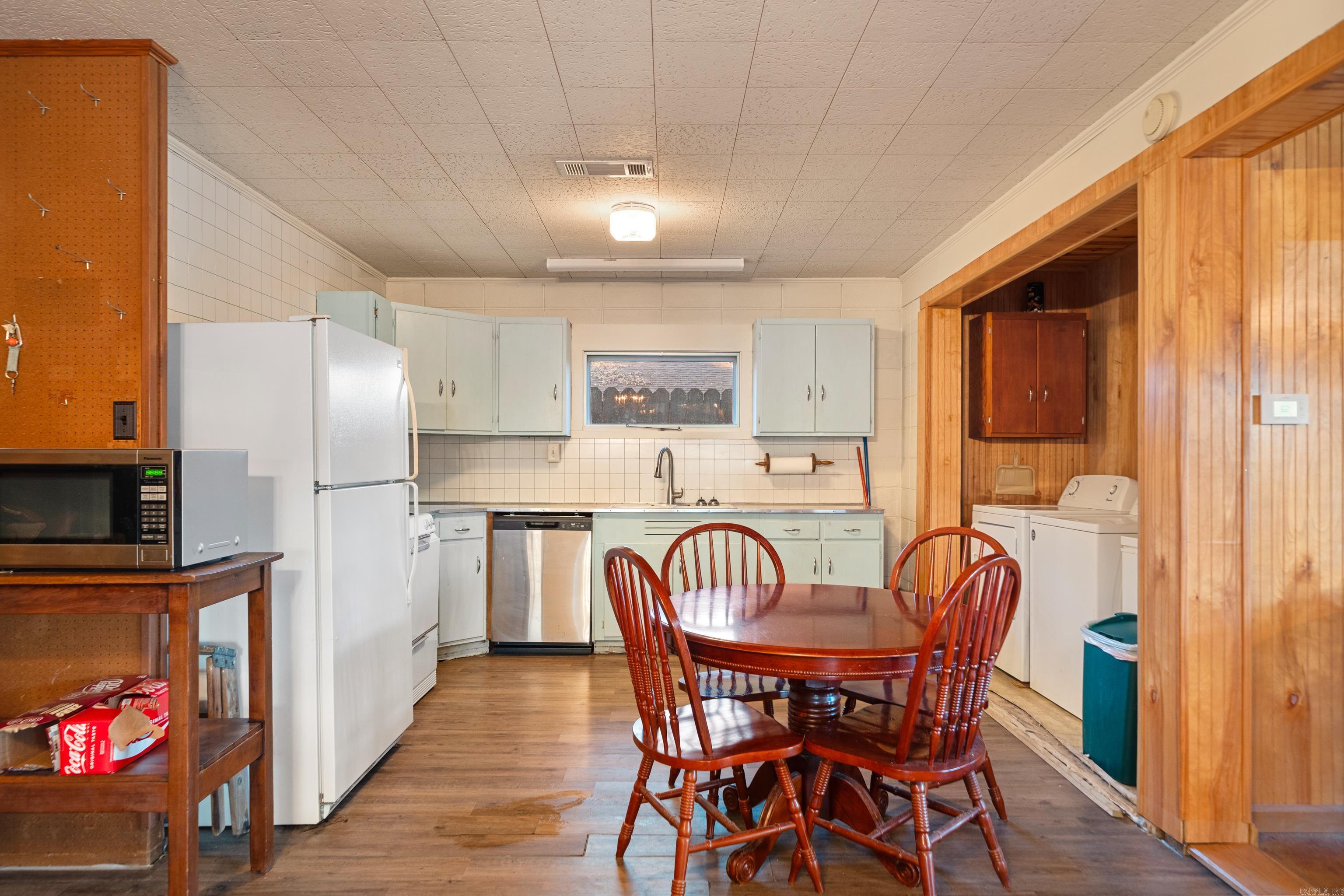 ARROWHEAD LAKE ESTATES 3 - Residential