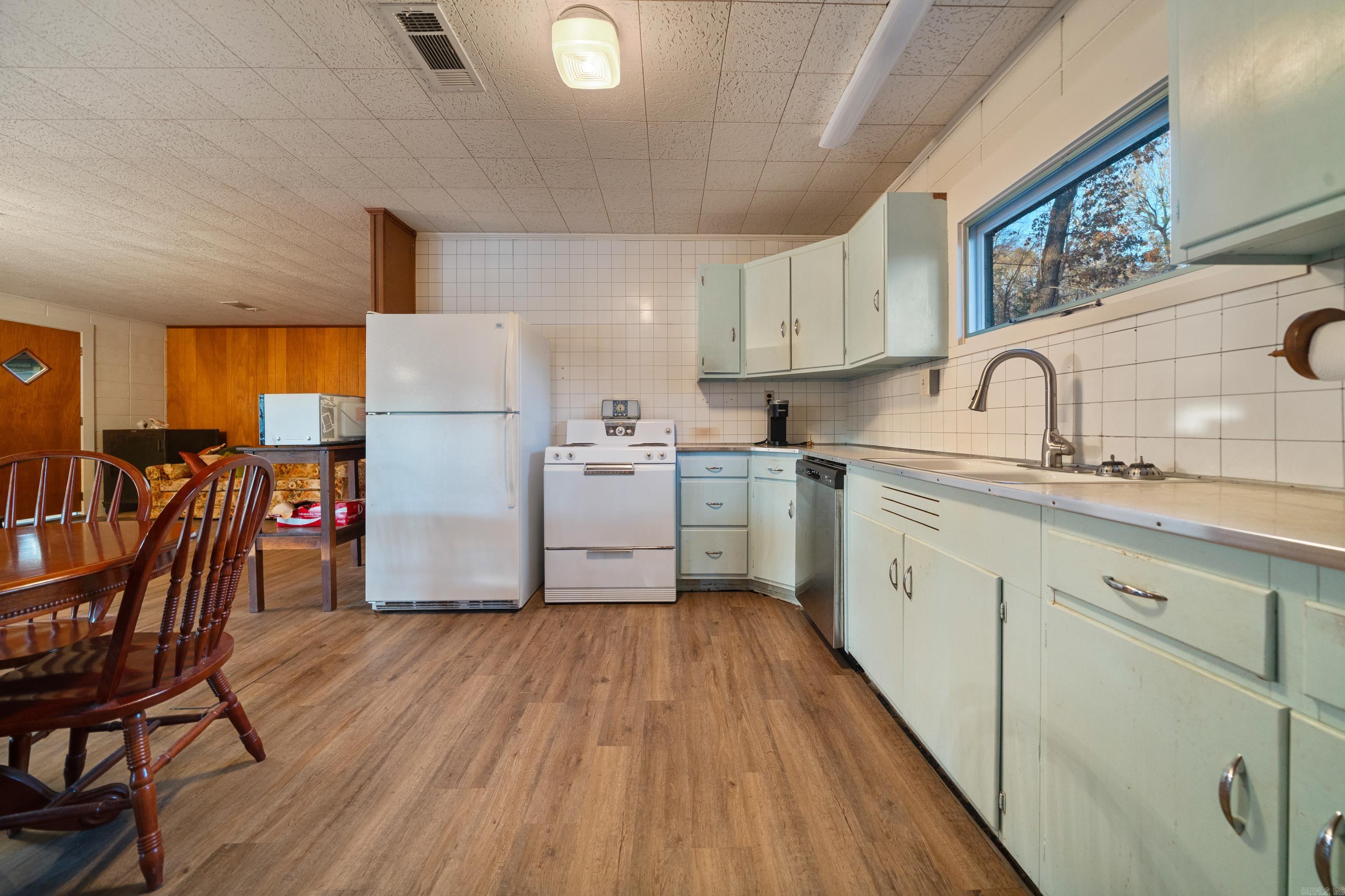 ARROWHEAD LAKE ESTATES 3 - Residential