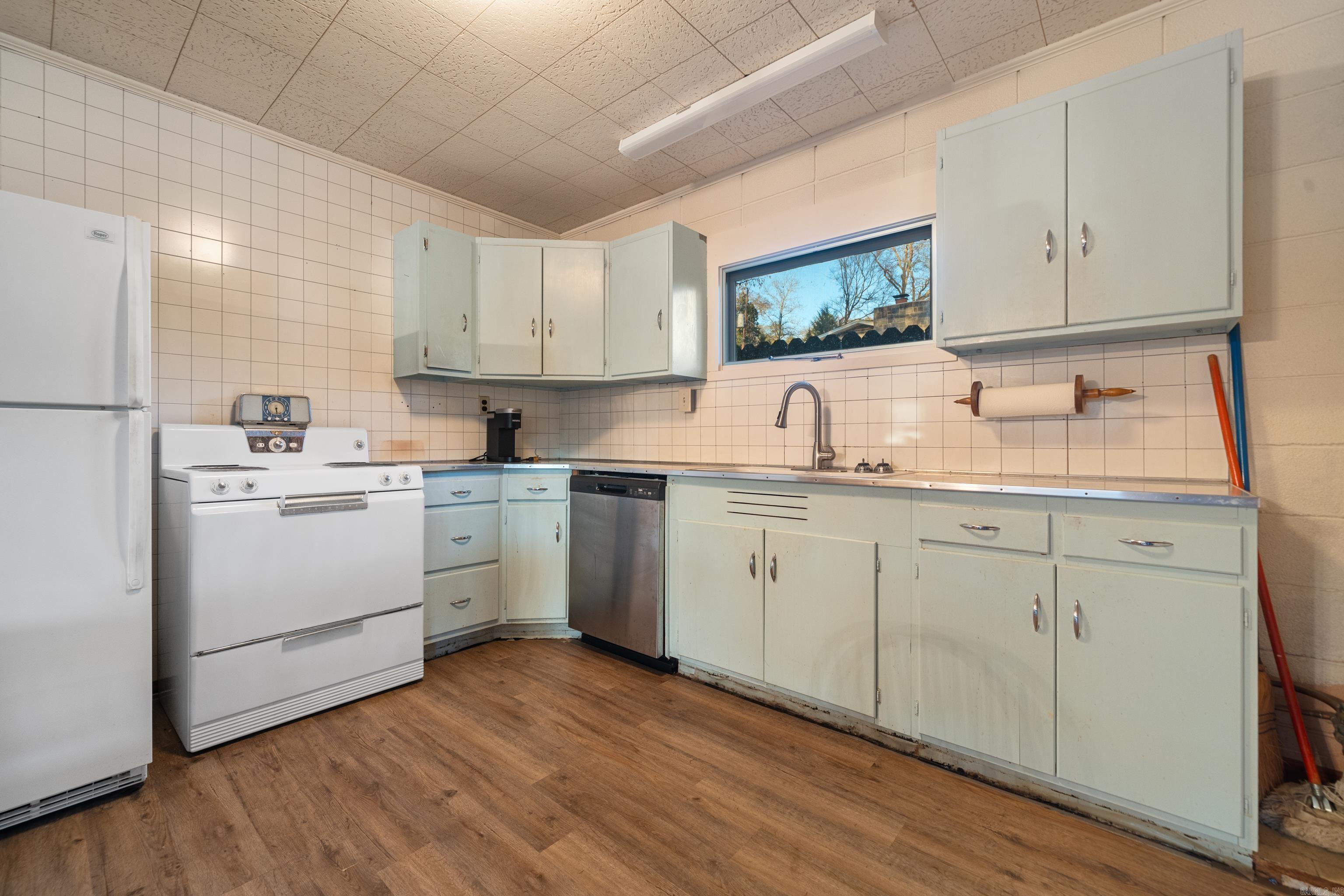 ARROWHEAD LAKE ESTATES 3 - Residential