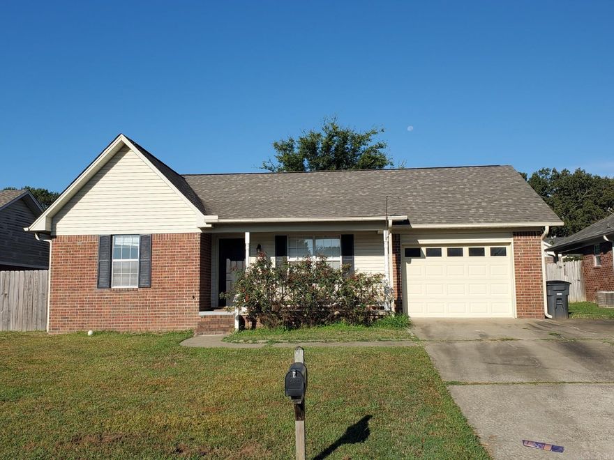 Very nice 2 bedroom, 2 bath all brick home has 1, 160 square feet with an open floorplan with the kitchen, dining and living room. Fenced yard and a one car garage.
