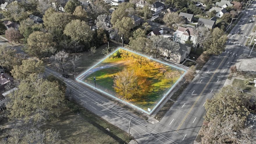 Calling all developers. Opportunity zone, multi family lot consisting of two residential lots totaling approximately .34 acre available at the corner of Broadway and 15th Street. Level and mostly cleared, this lot is ready for you to build your dream home. Capital Zoning District. Great location, just minutes from SOMA, Pettaway, The River Market and interstate access!