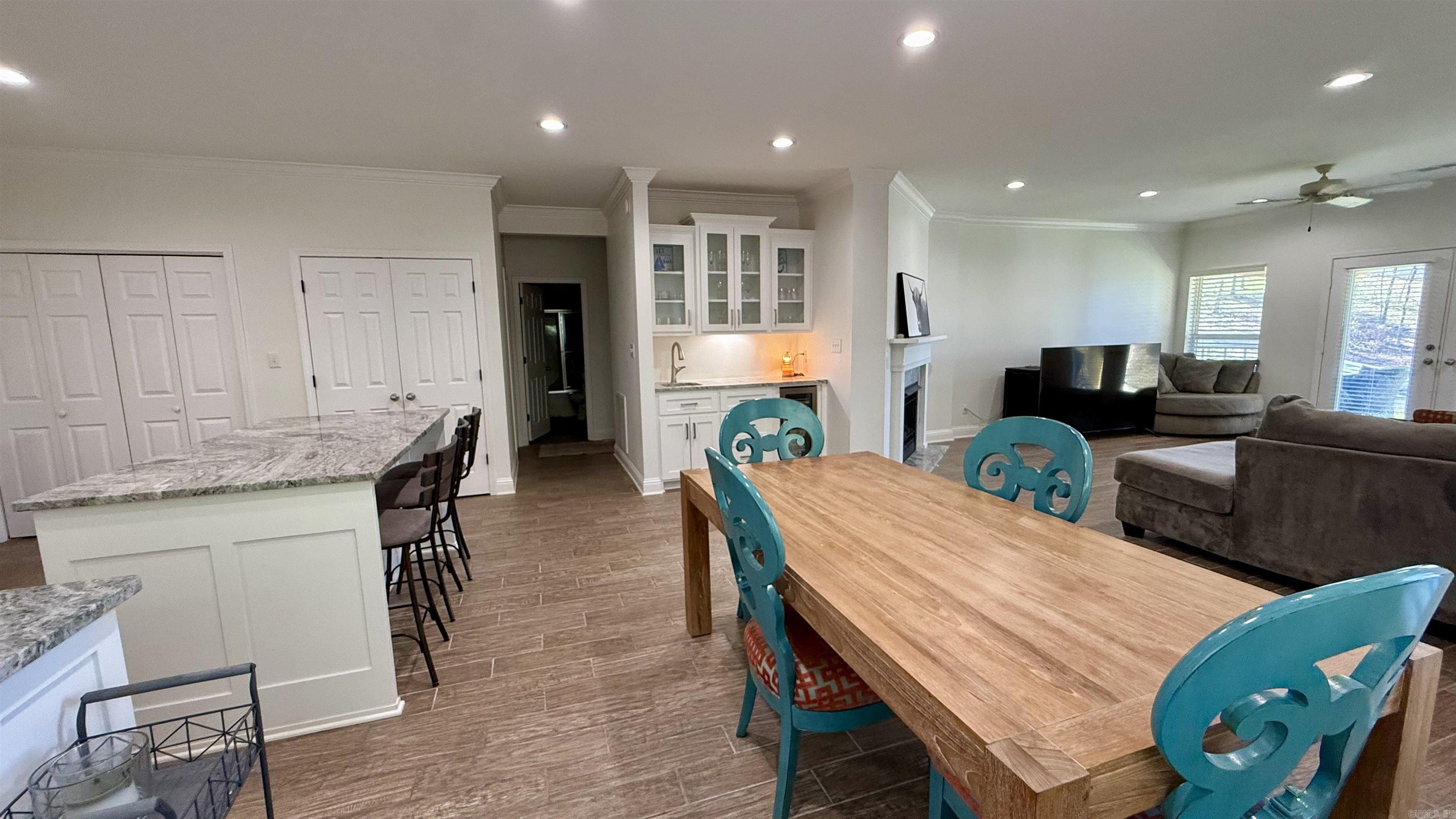 LAKESHORE OAKS HPR - Residential