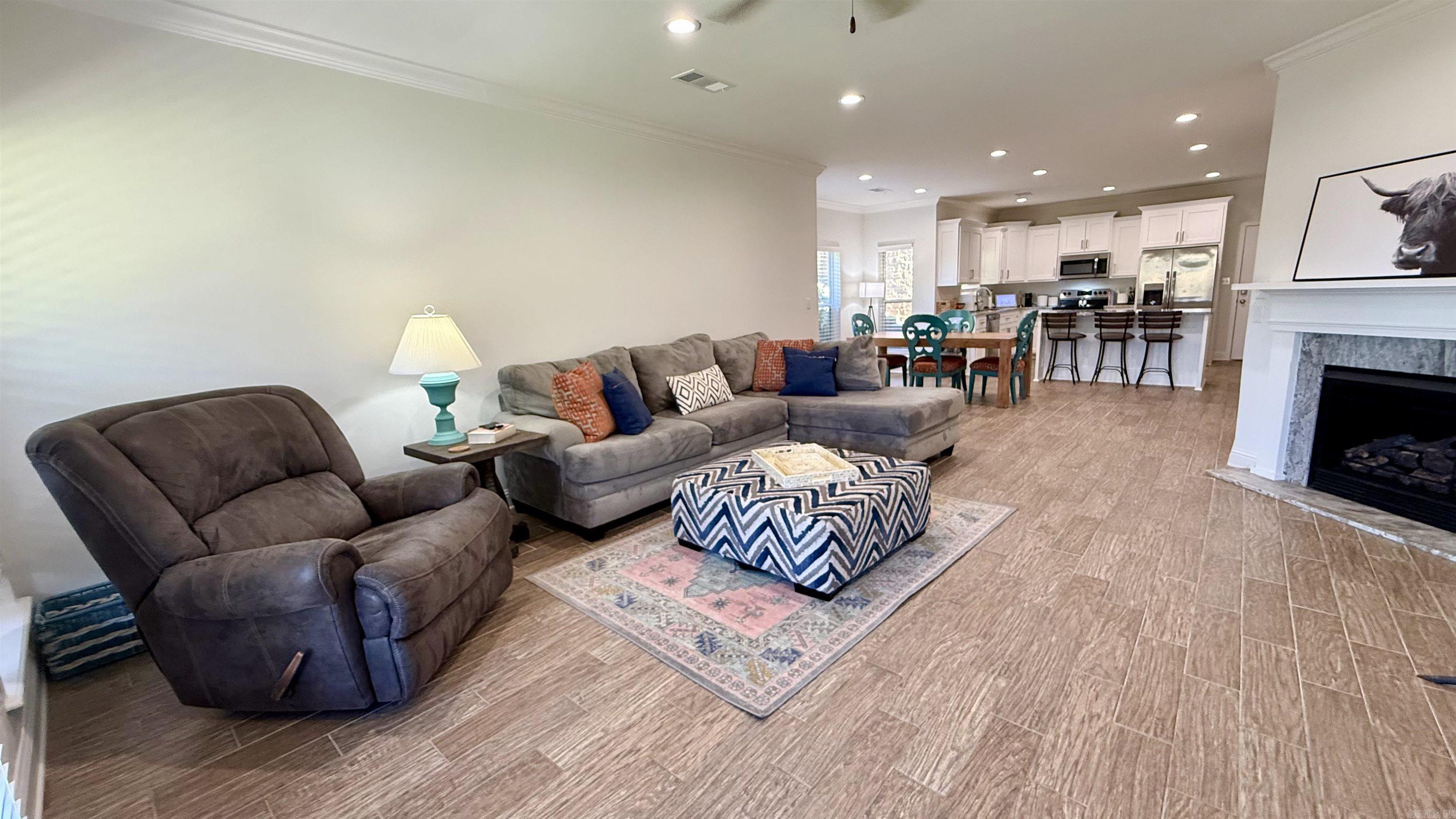 LAKESHORE OAKS HPR - Residential