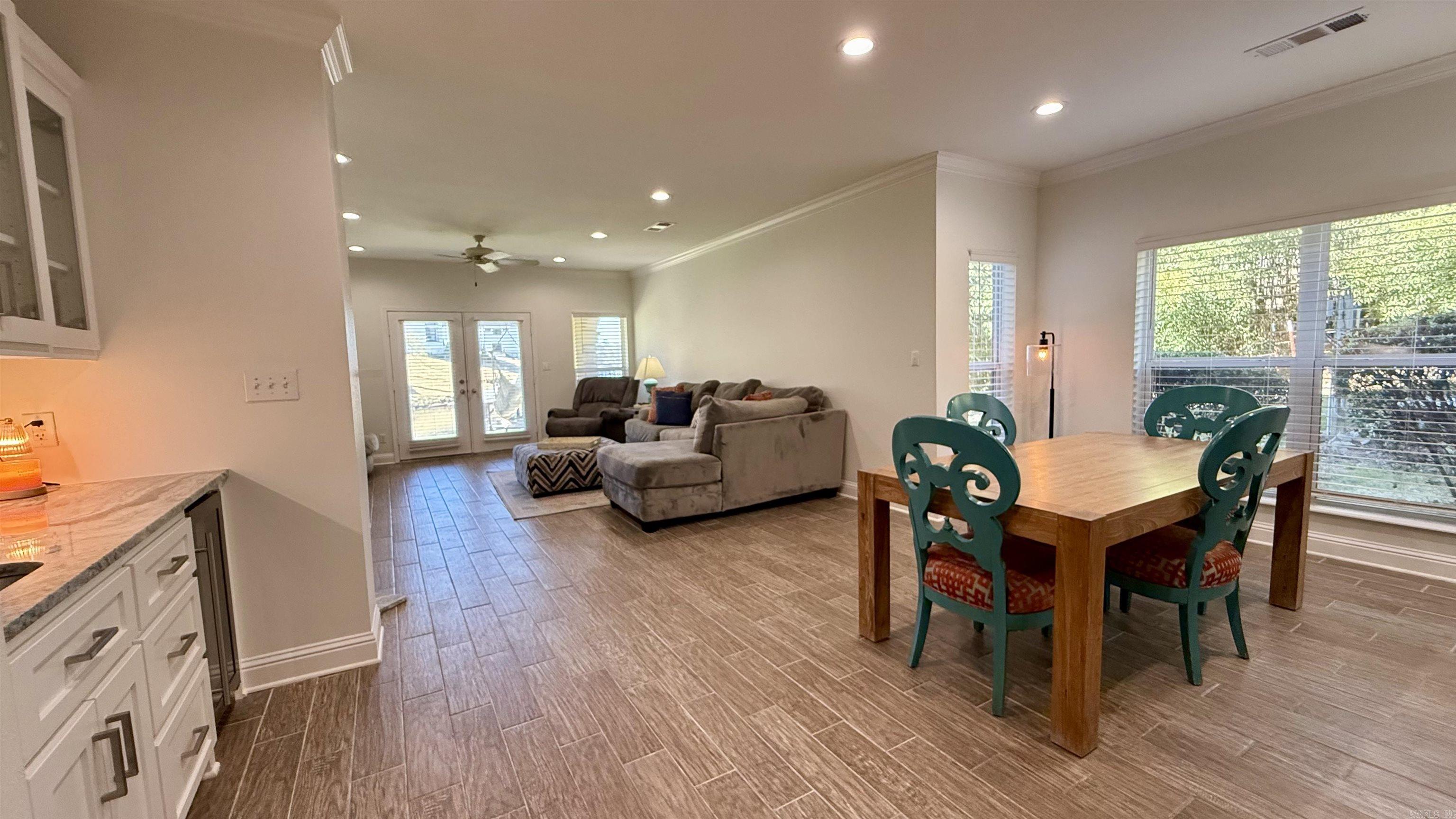 LAKESHORE OAKS HPR - Residential