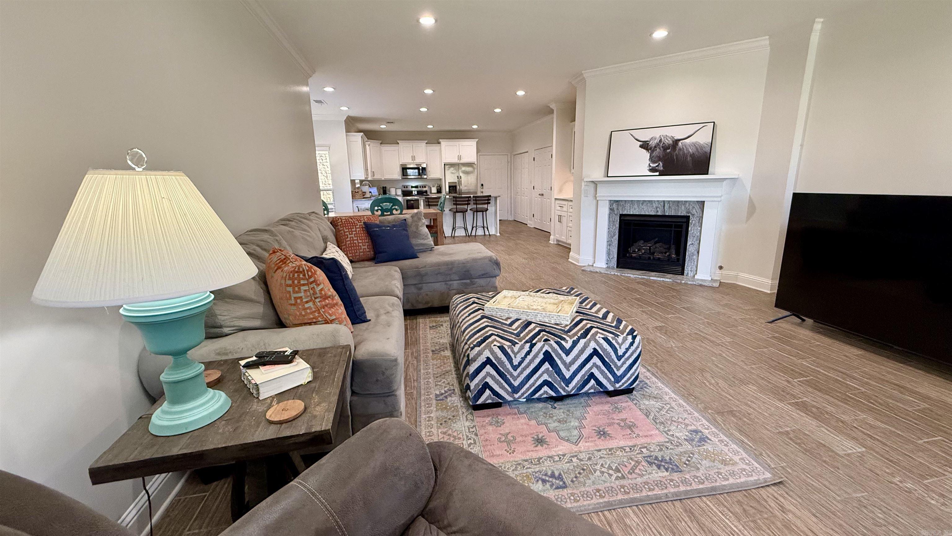 LAKESHORE OAKS HPR - Residential