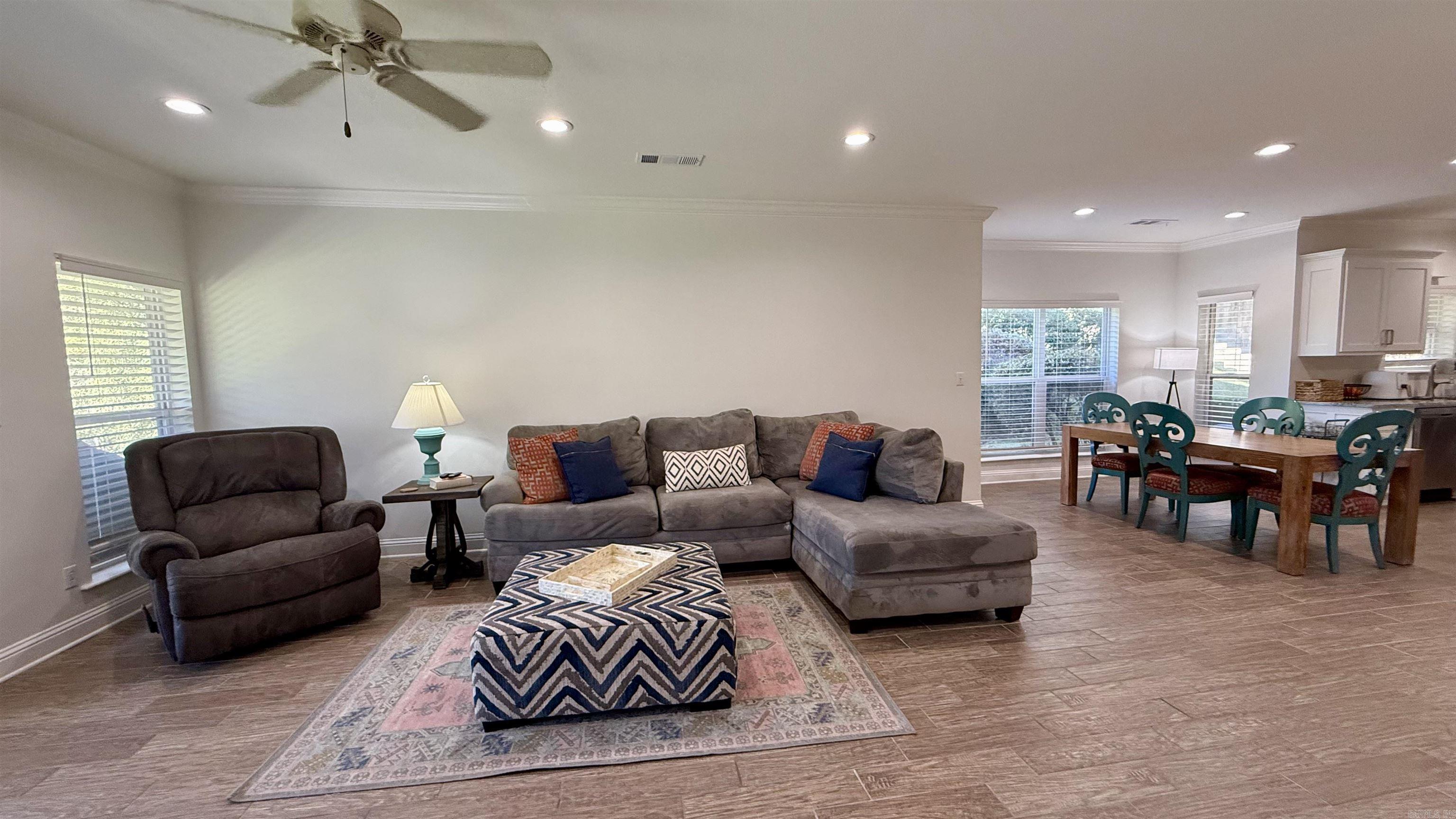 LAKESHORE OAKS HPR - Residential