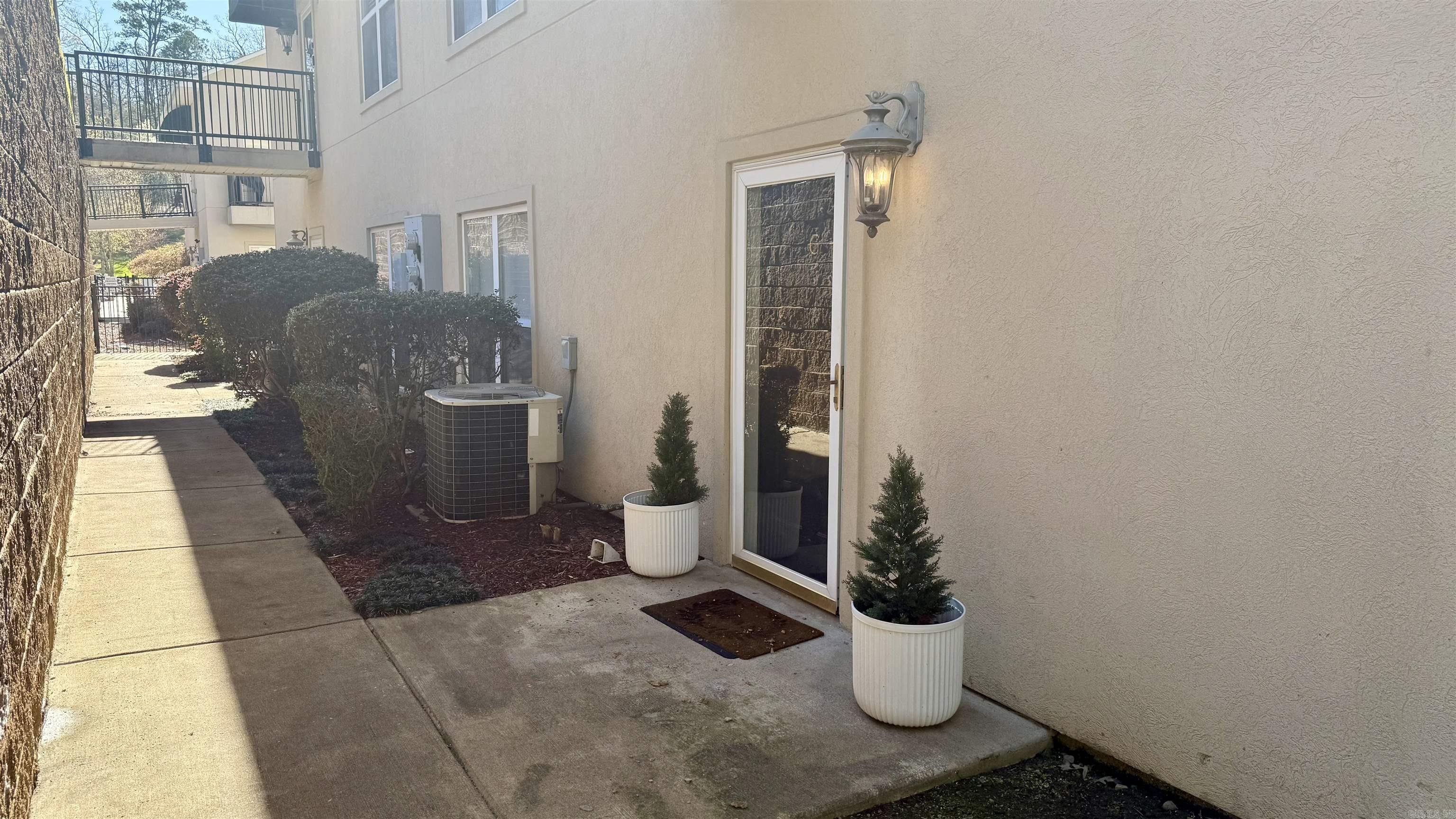 LAKESHORE OAKS HPR - Residential