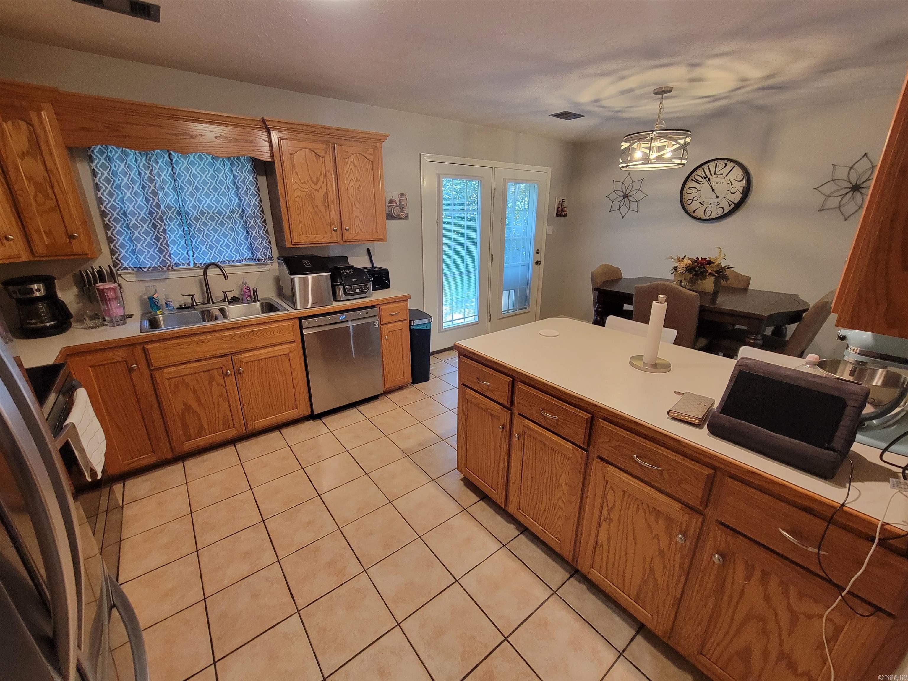 NORTH HILLS ESTATES - Residential