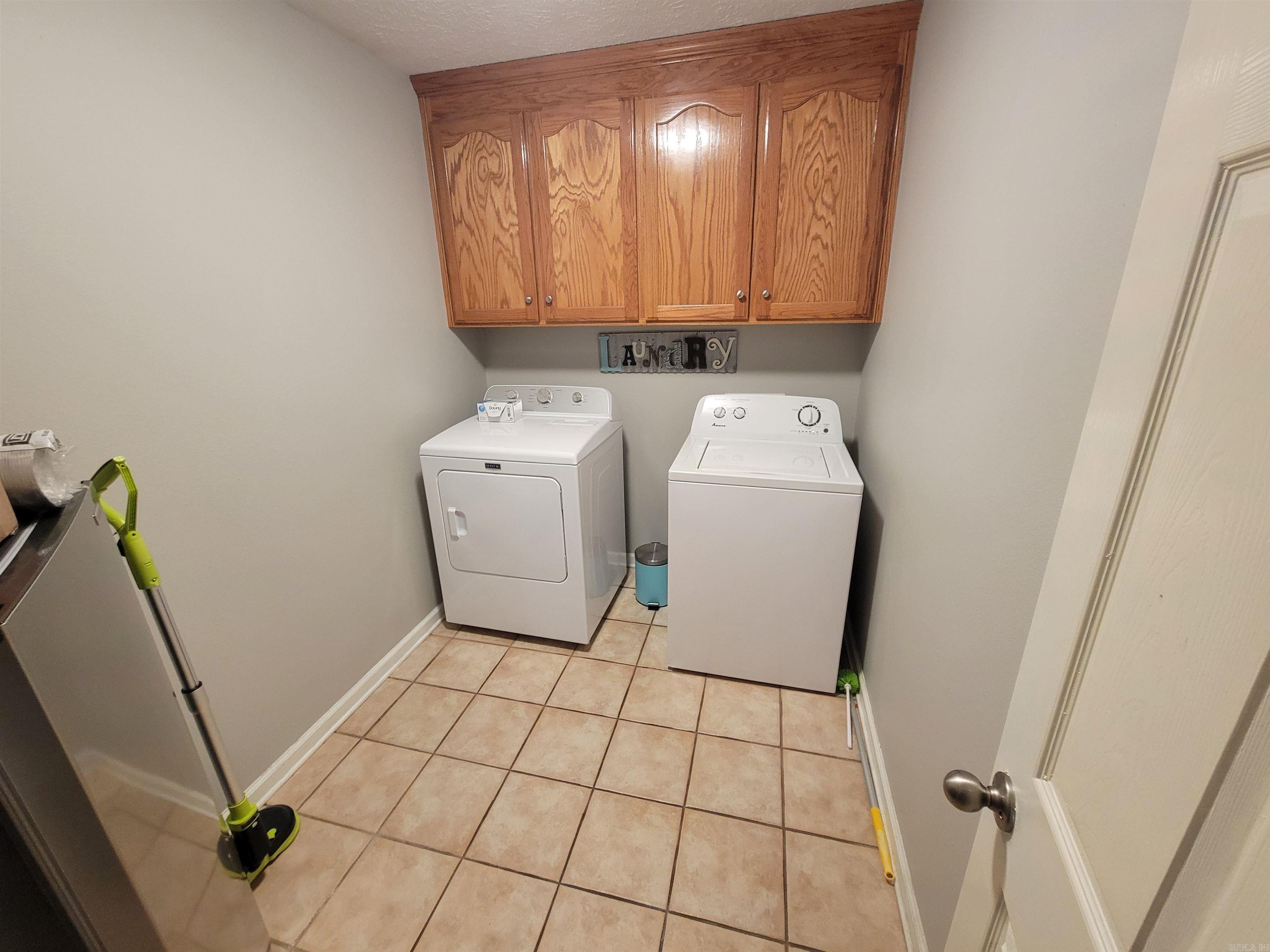 NORTH HILLS ESTATES - Residential