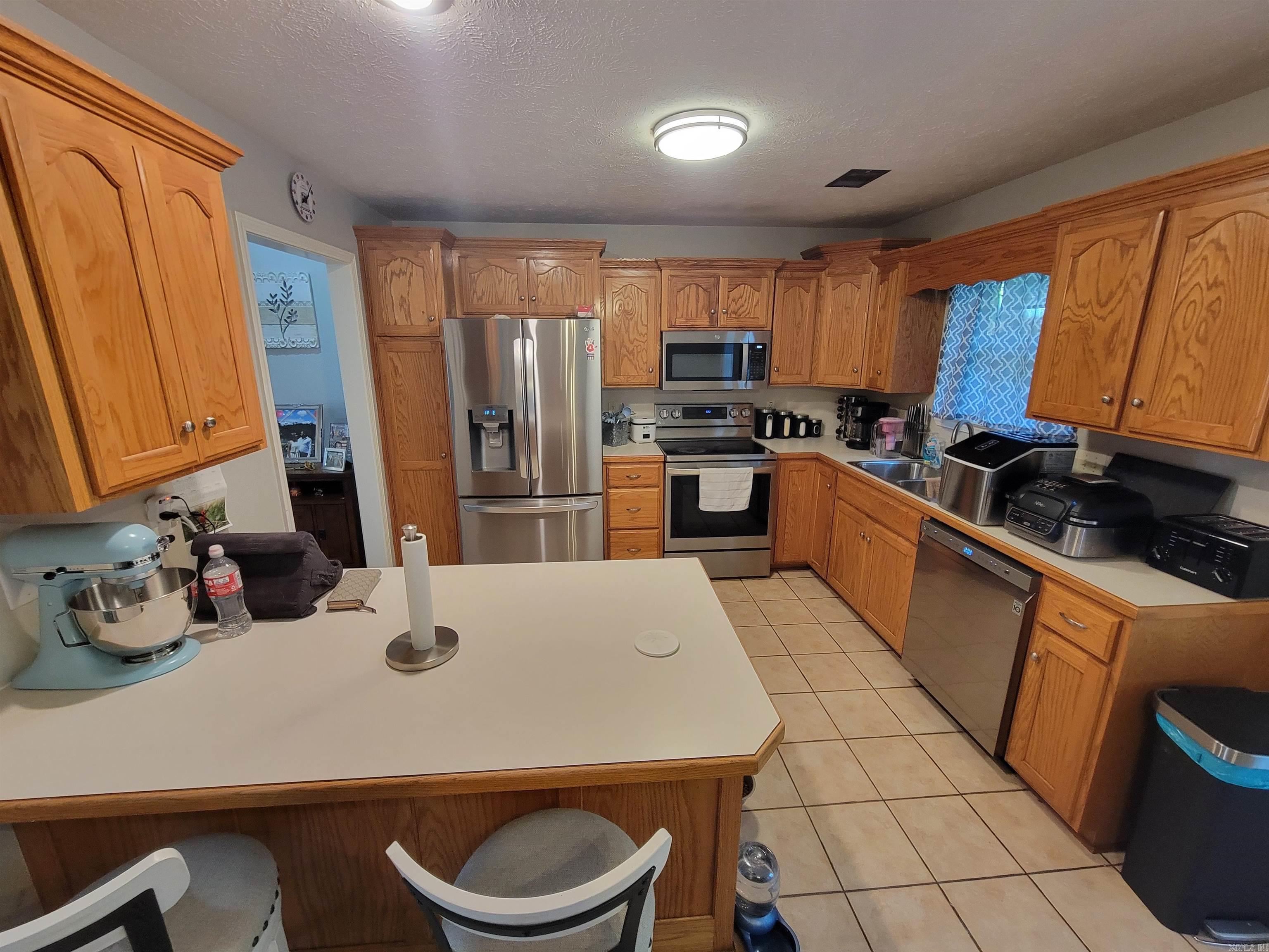 NORTH HILLS ESTATES - Residential