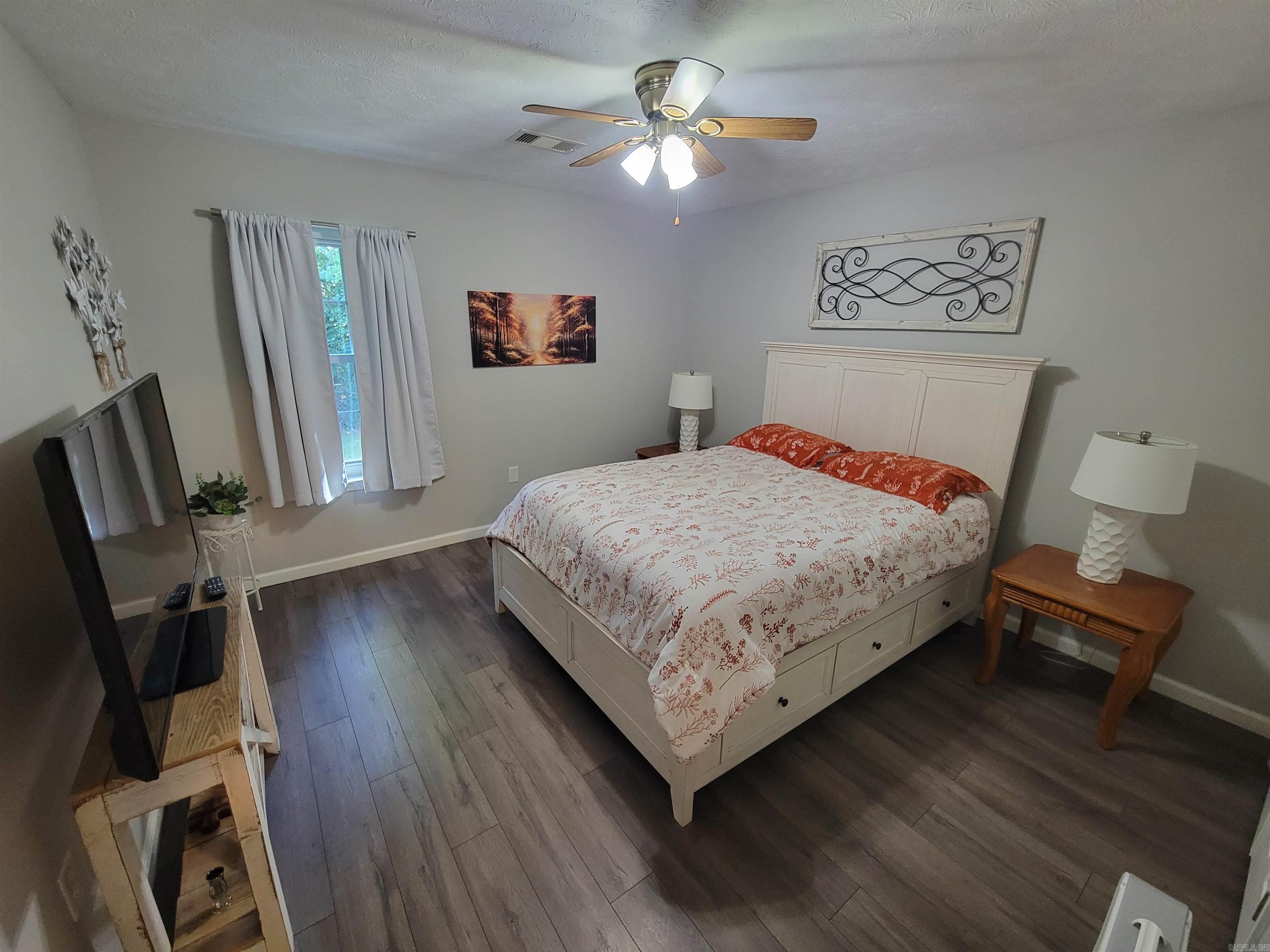 NORTH HILLS ESTATES - Residential