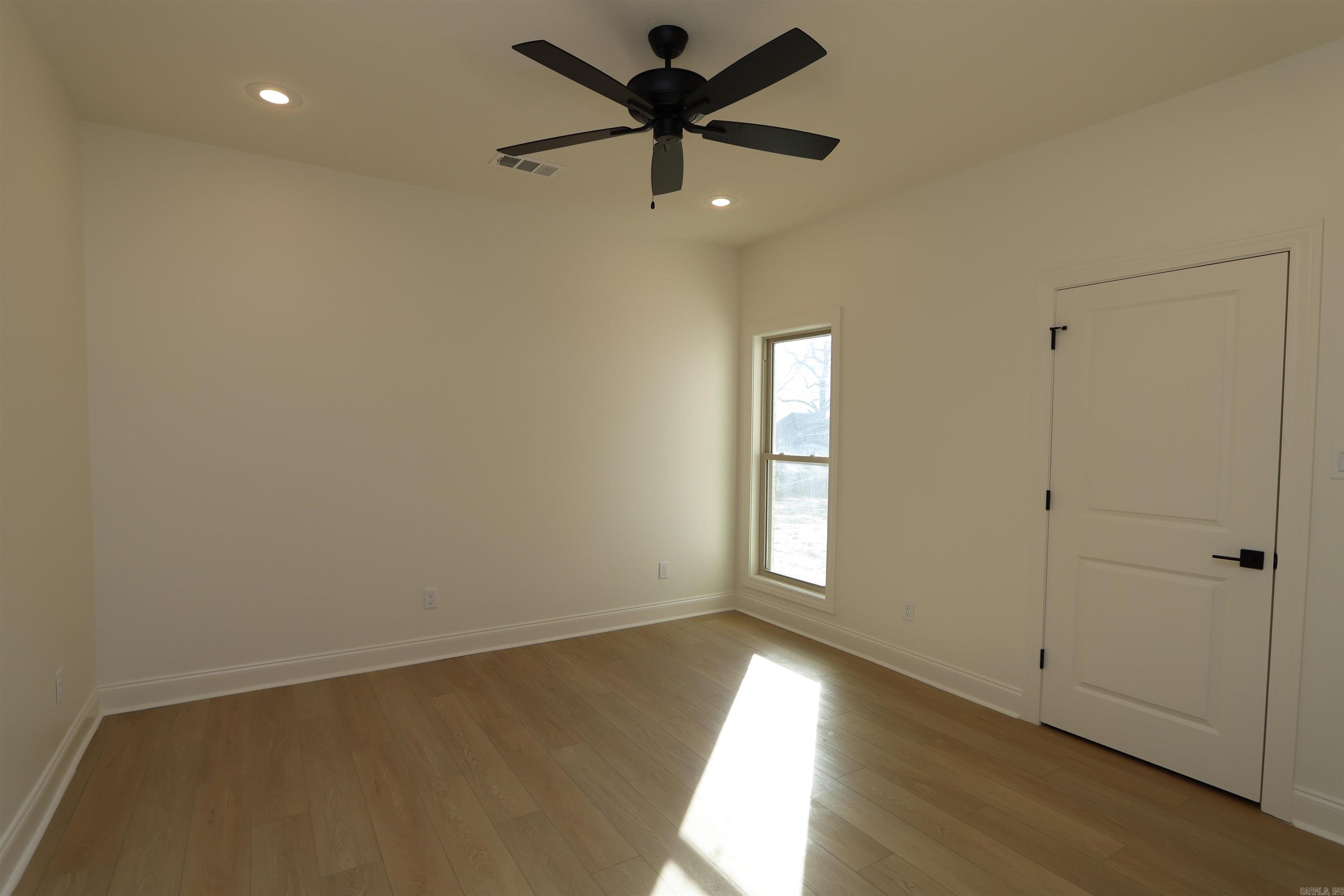 JAMESTOWN MANOR - Residential