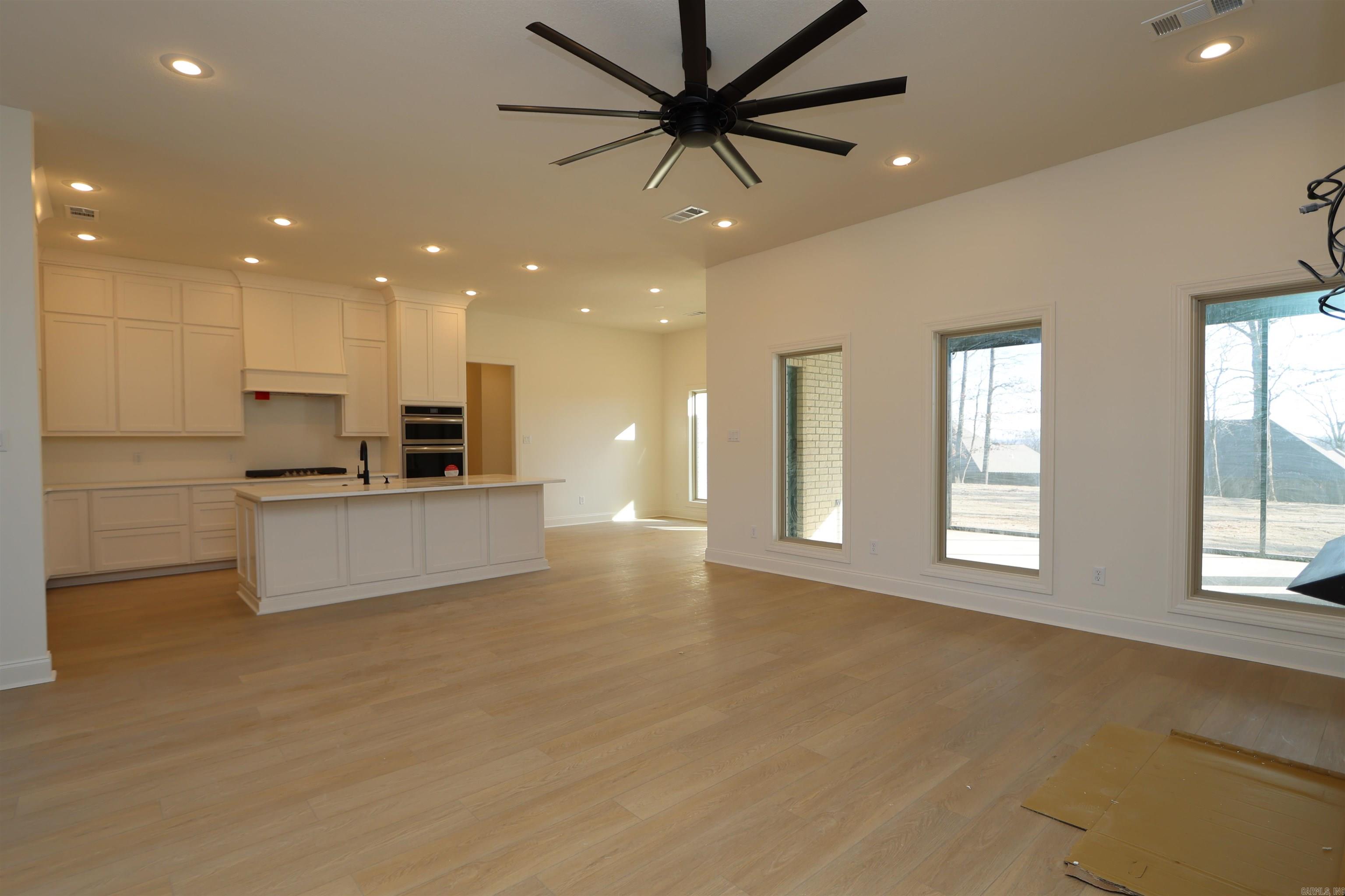 JAMESTOWN MANOR - Residential