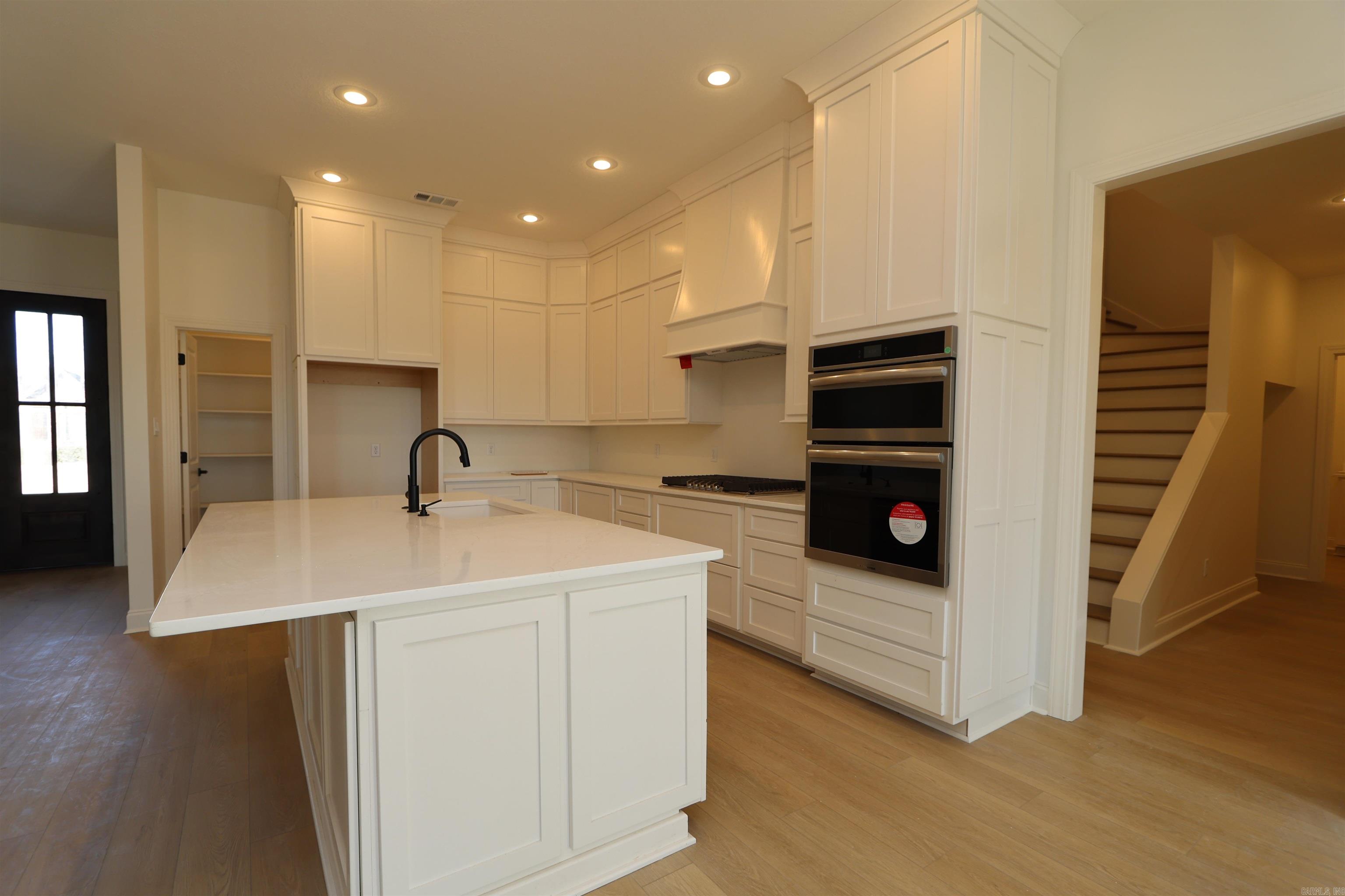 JAMESTOWN MANOR - Residential