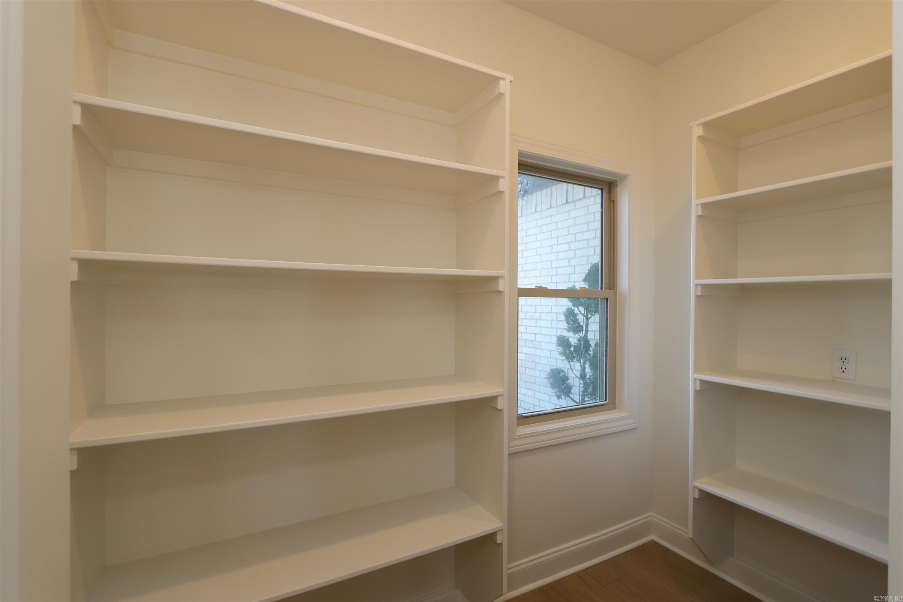 JAMESTOWN MANOR - Residential